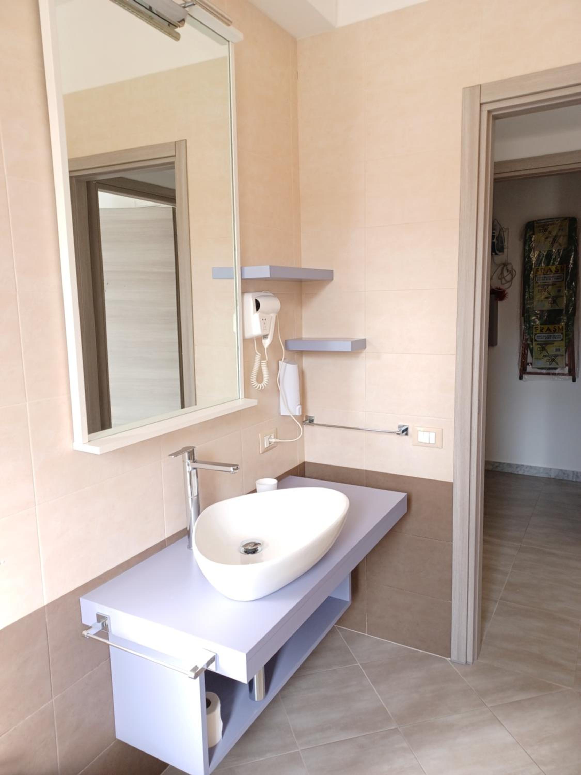Triple Room with Private Bathroom - Photo 13