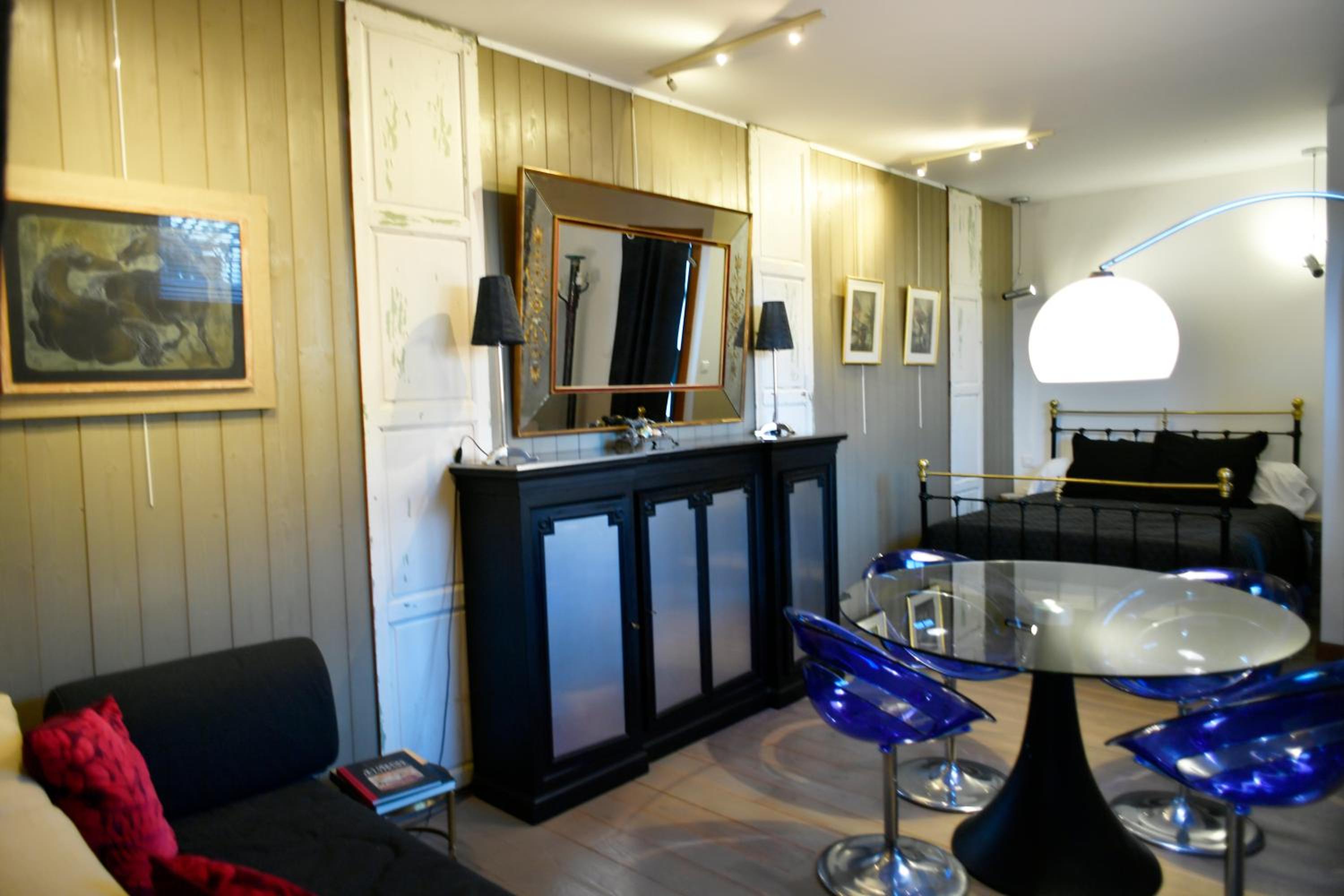 Family Room with Private Terrace and garden view  photo 3