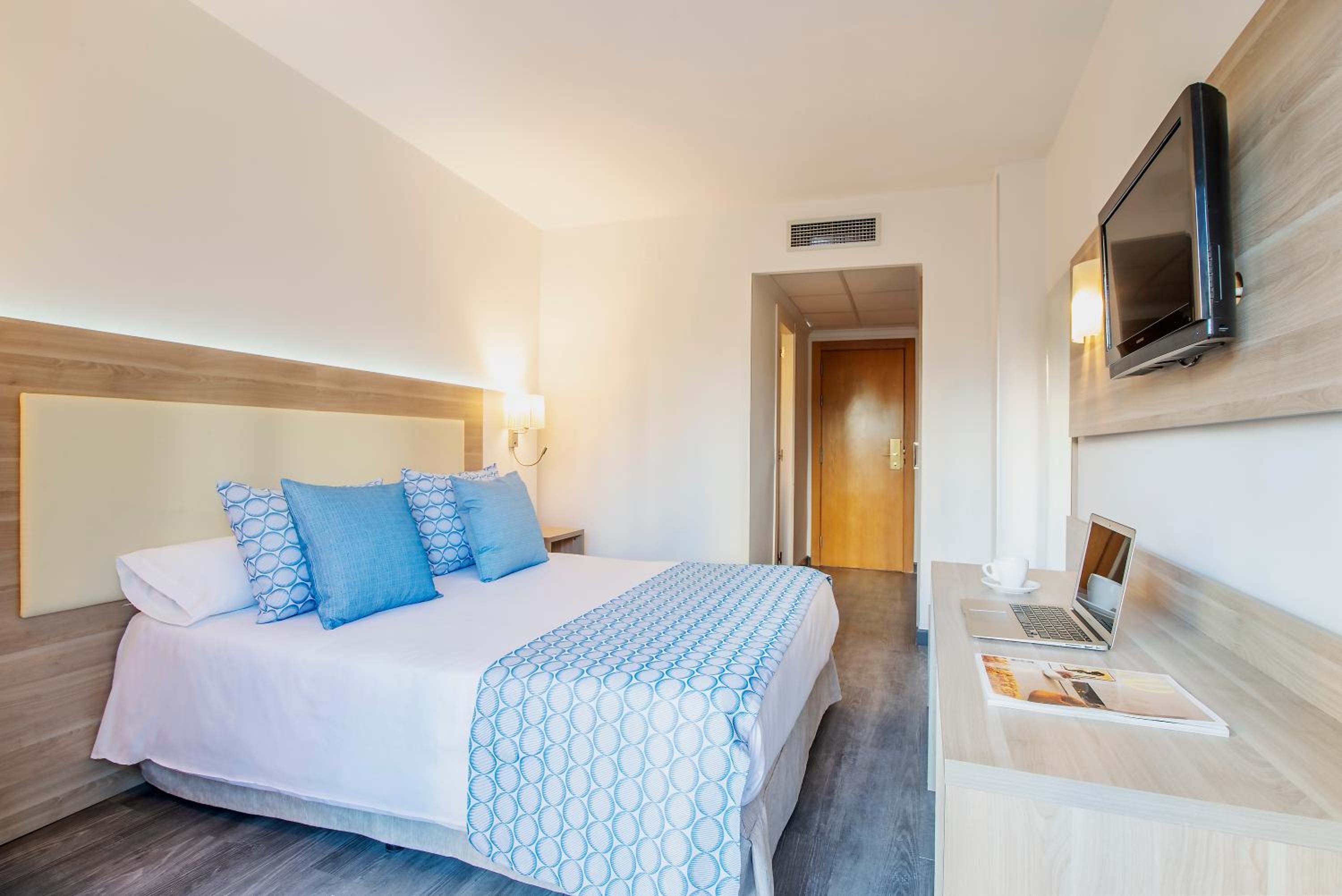 Double or Twin Room - Photo 6