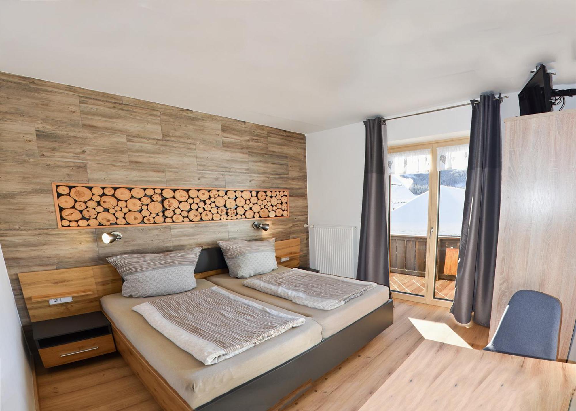 Double Room with Balcony and Lake View