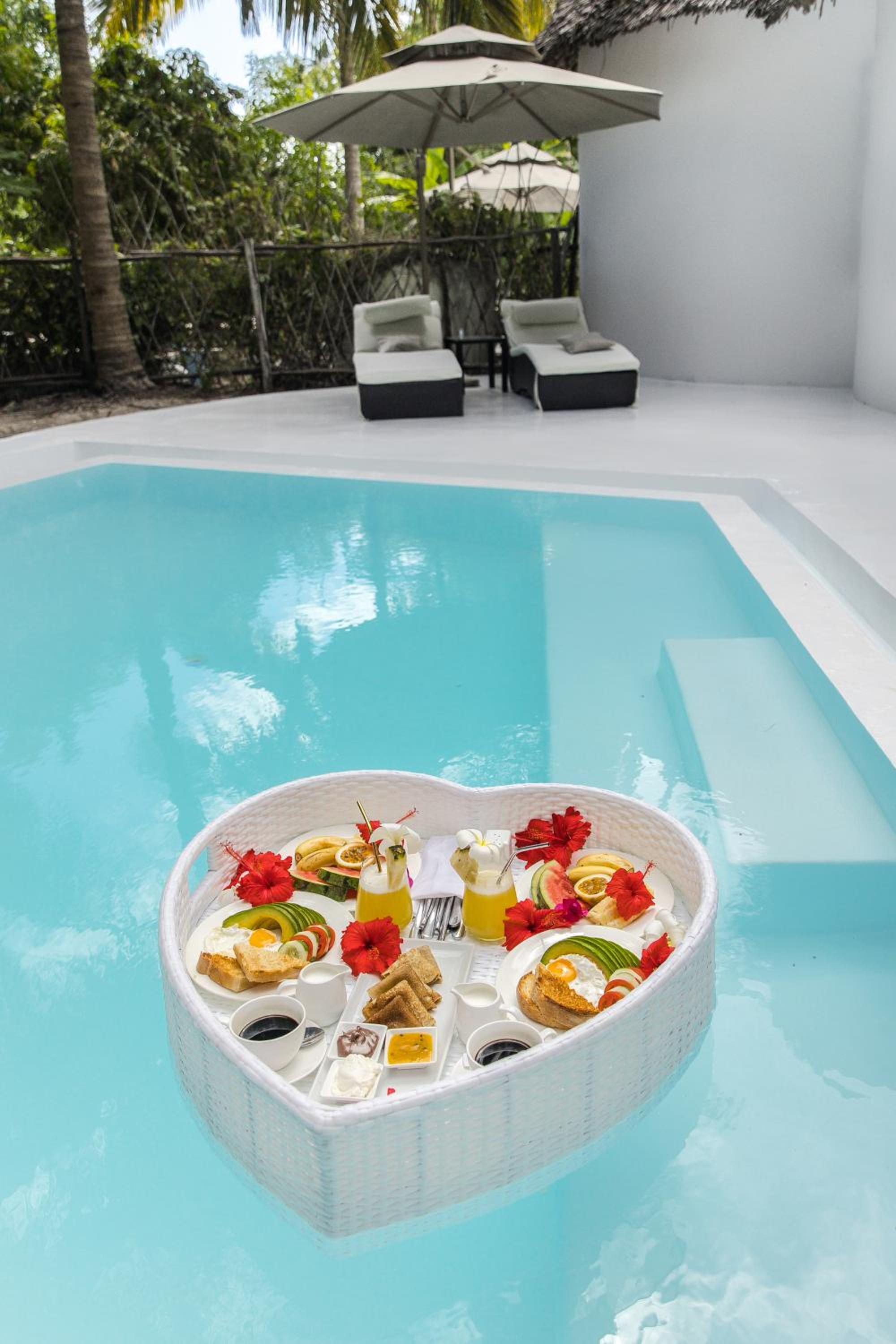Suite with Private Pool - Photo 12