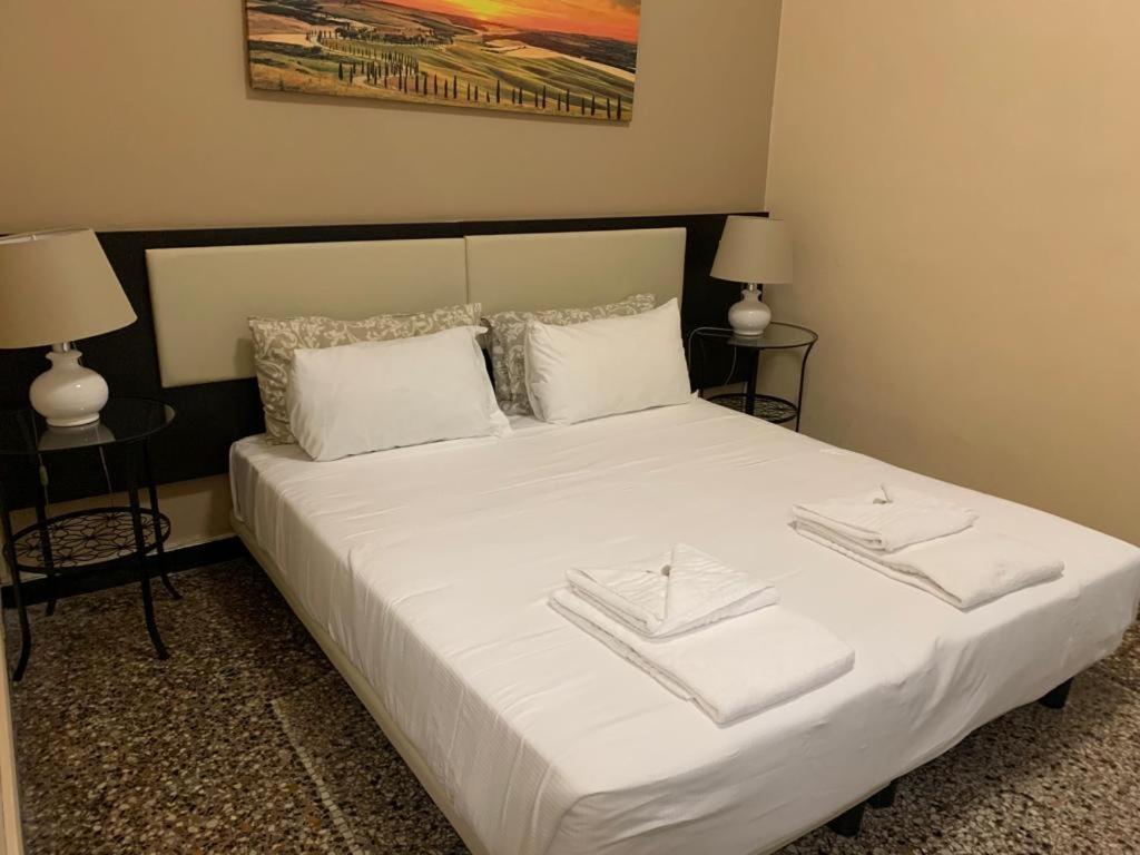 Double or Twin Room - Photo 2