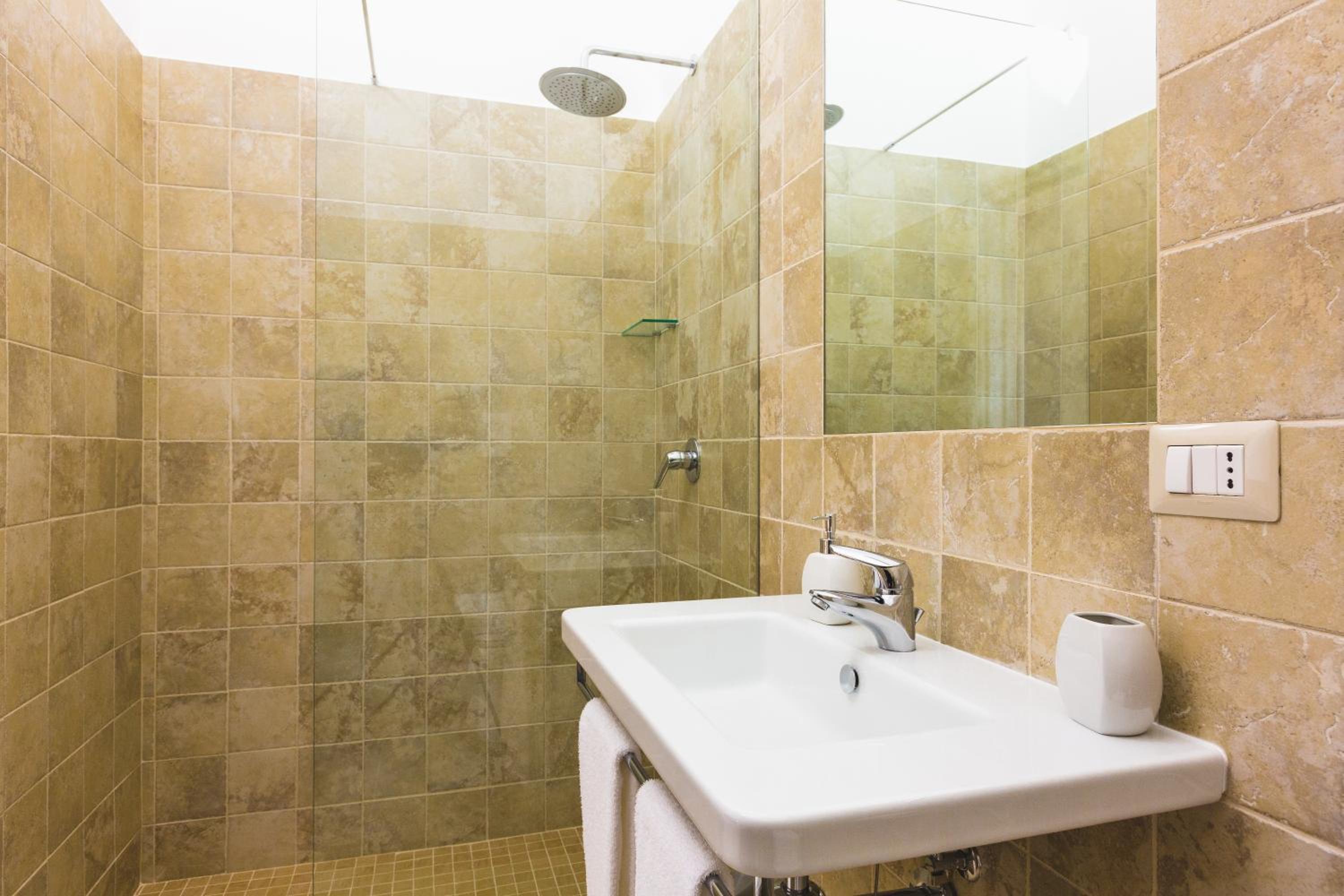 Double Room - Photo 6