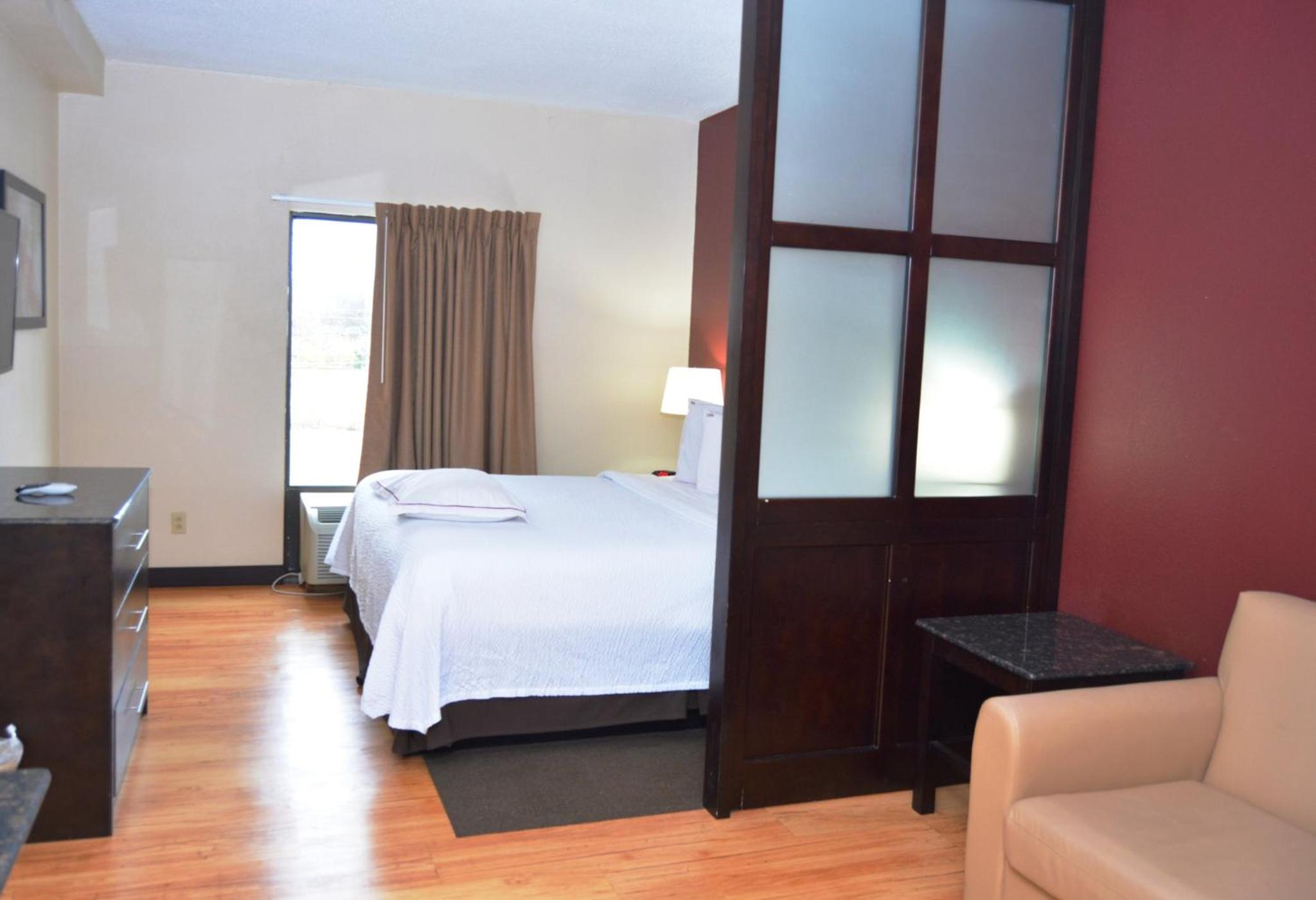 Premium King Room Smoke Free (Upgraded Bedding and Snack Box) - Photo 1