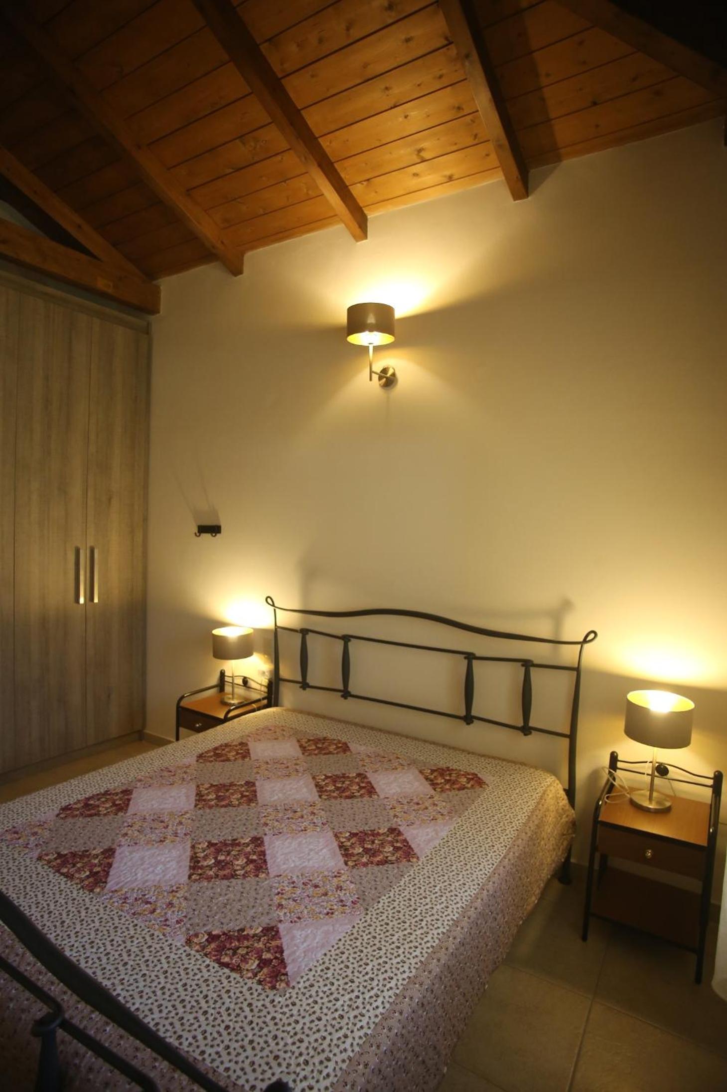 Two-Bedroom House - Photo 4