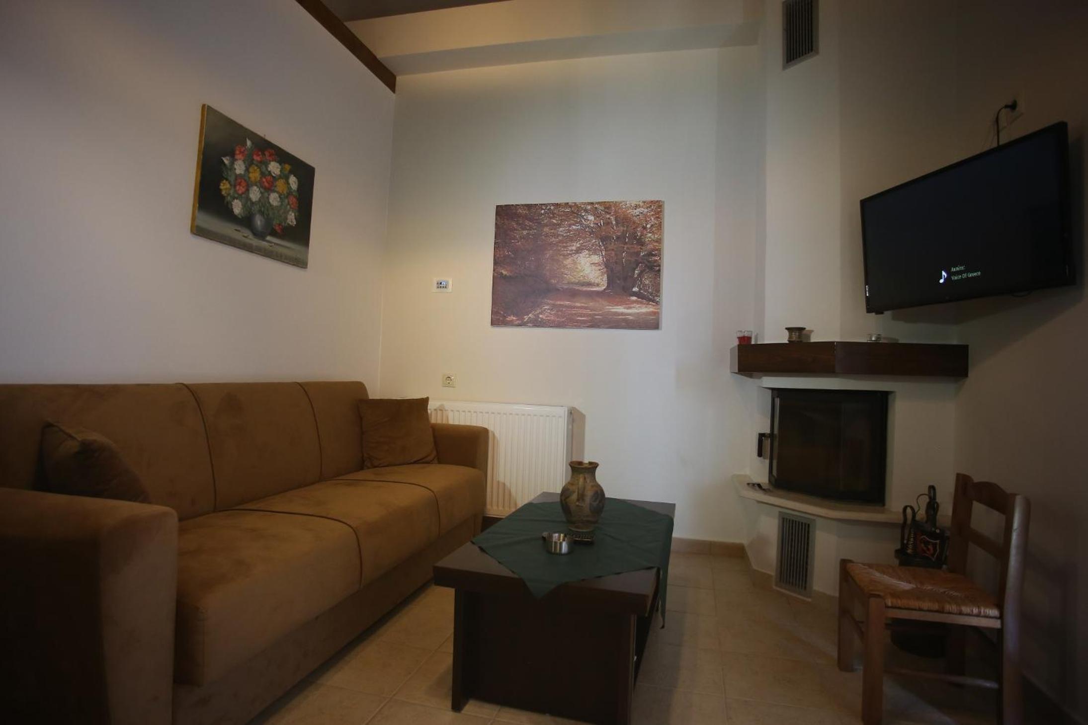Two-Bedroom House - Photo 26