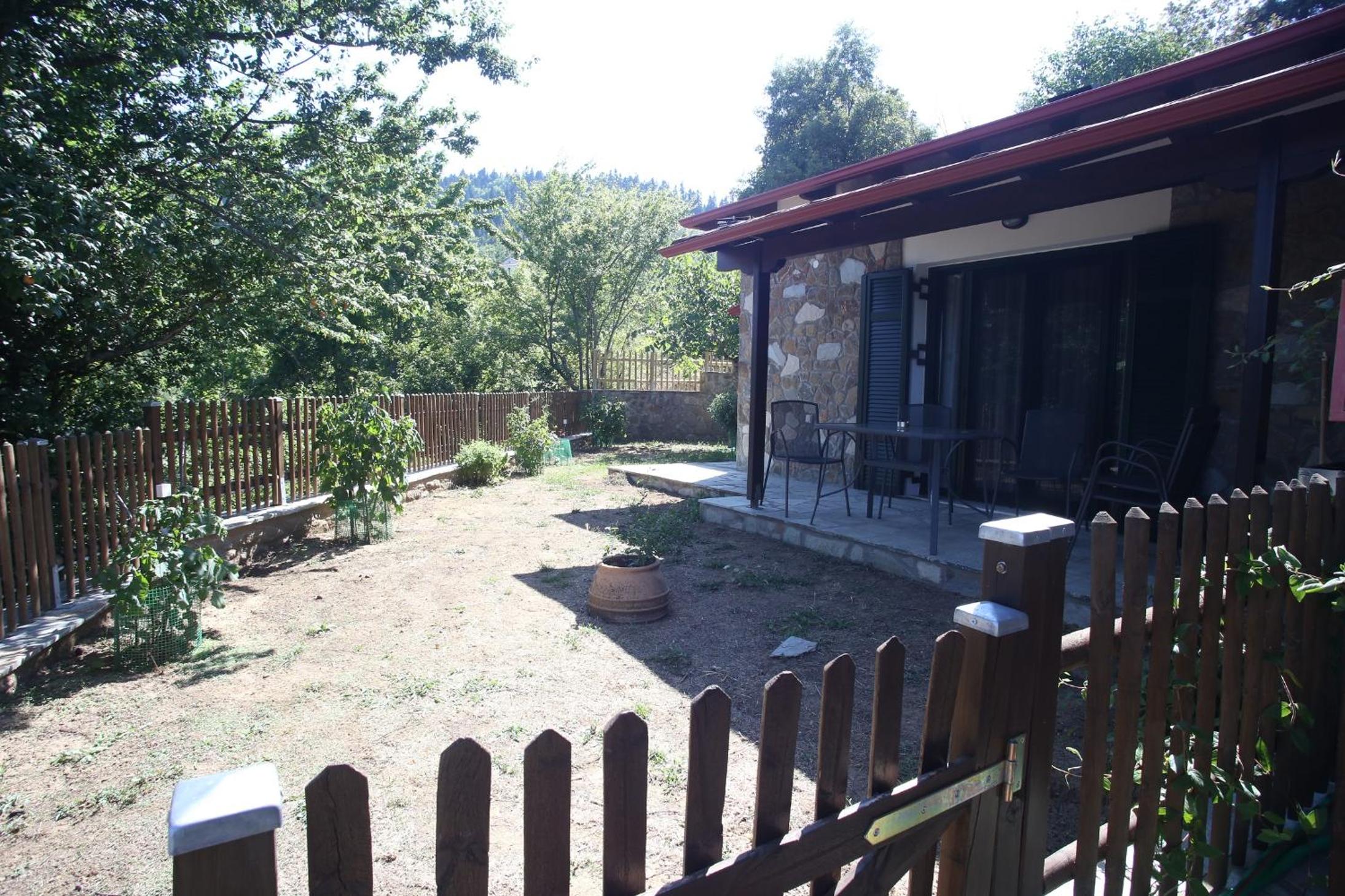 Two-Bedroom House - Photo 9