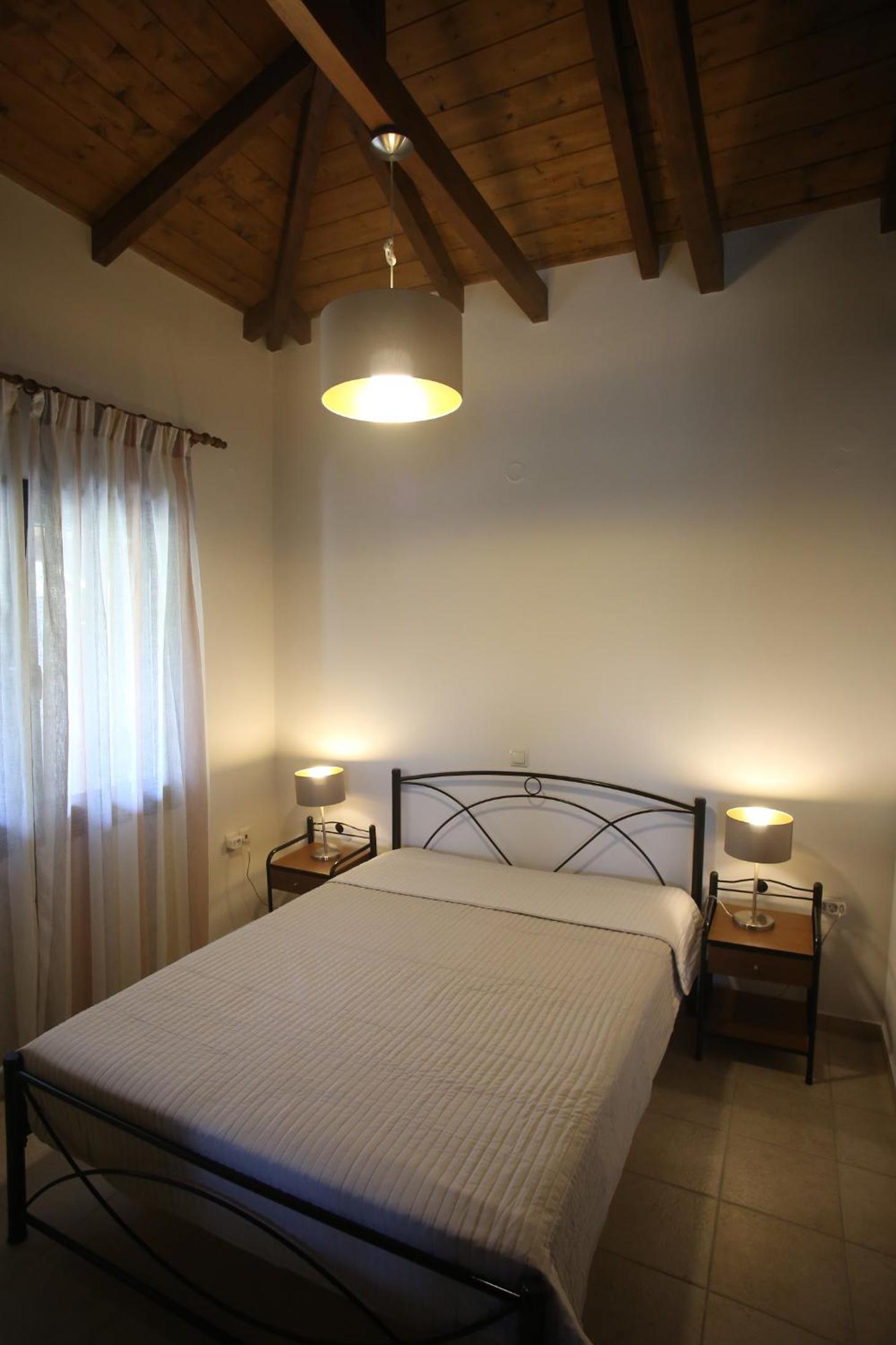 Two-Bedroom House - Photo 14
