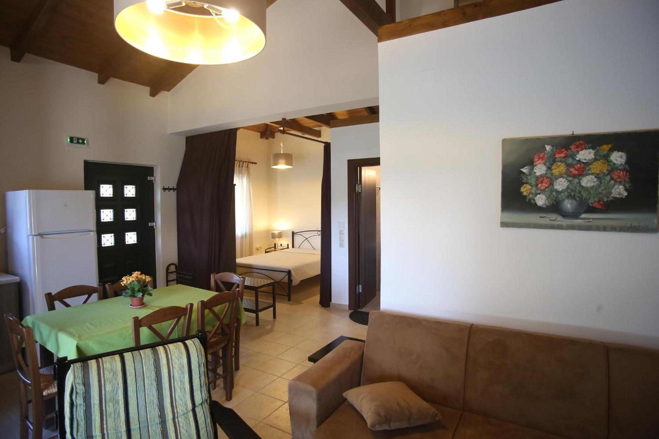 Two-Bedroom House - Photo 18