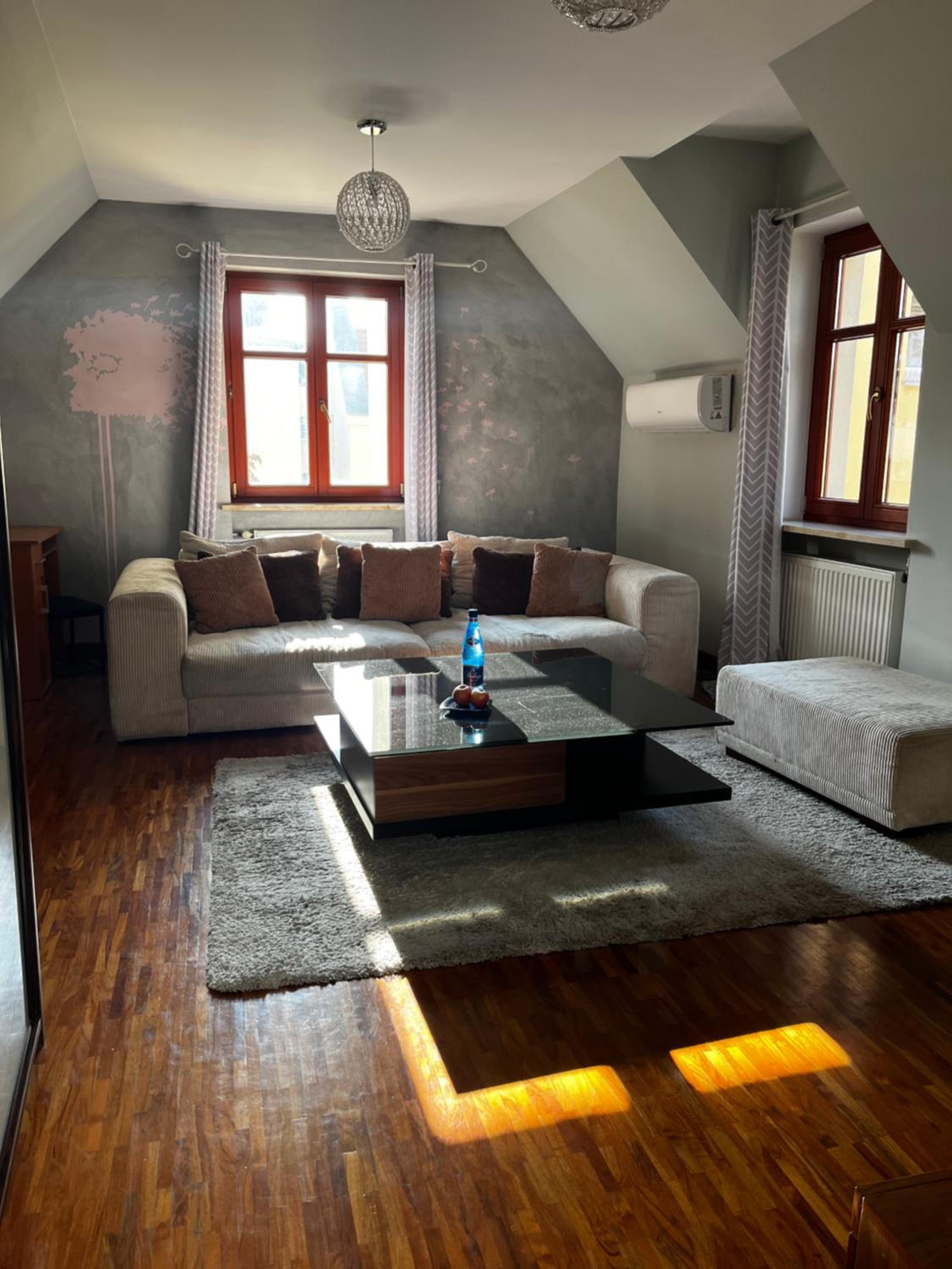 One-Bedroom Apartment - Photo 3