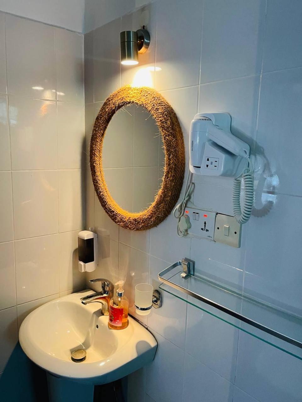 Double Room - Photo 12
