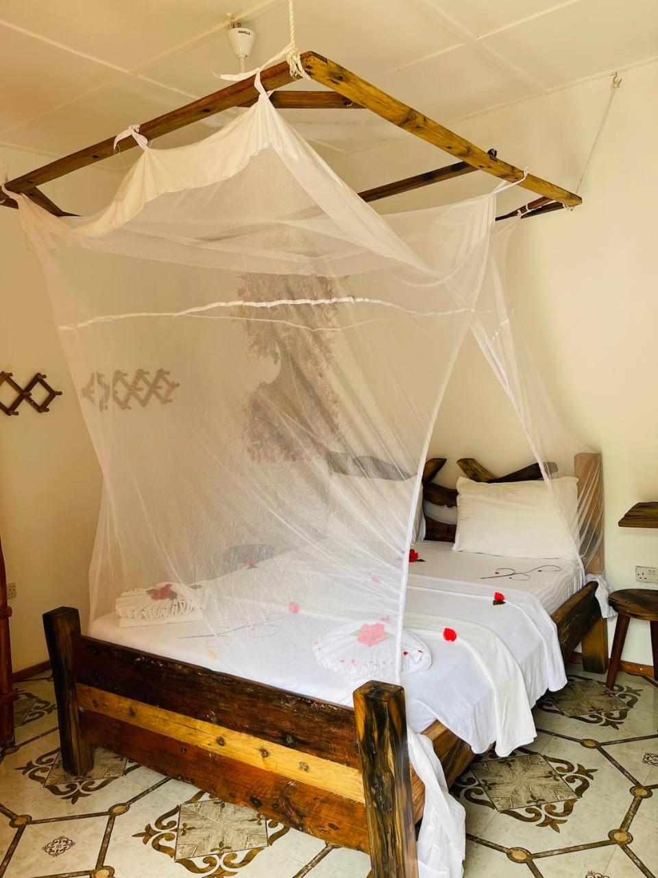 Double Room - Photo 9