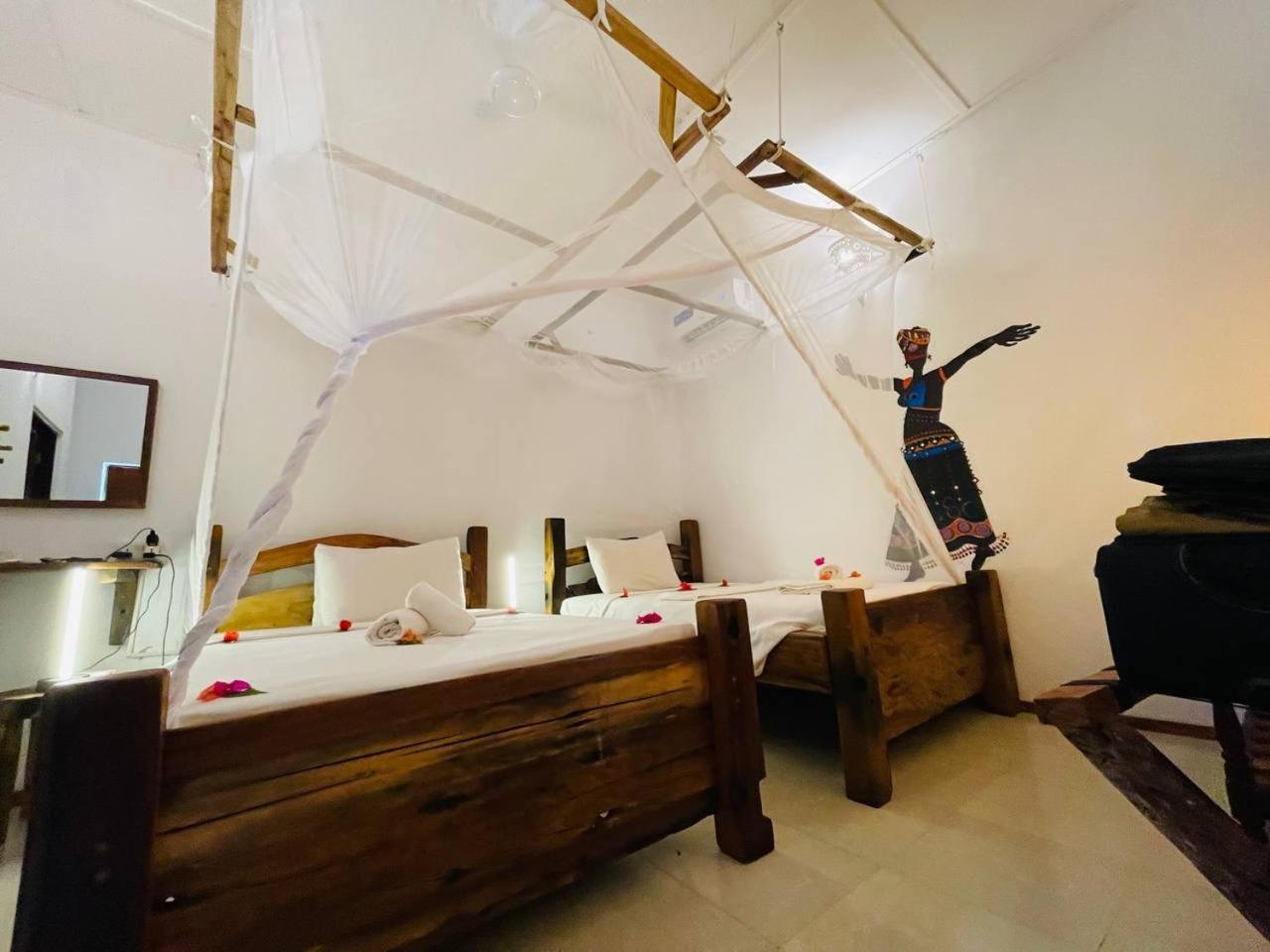 Standard Twin Room - Photo 4