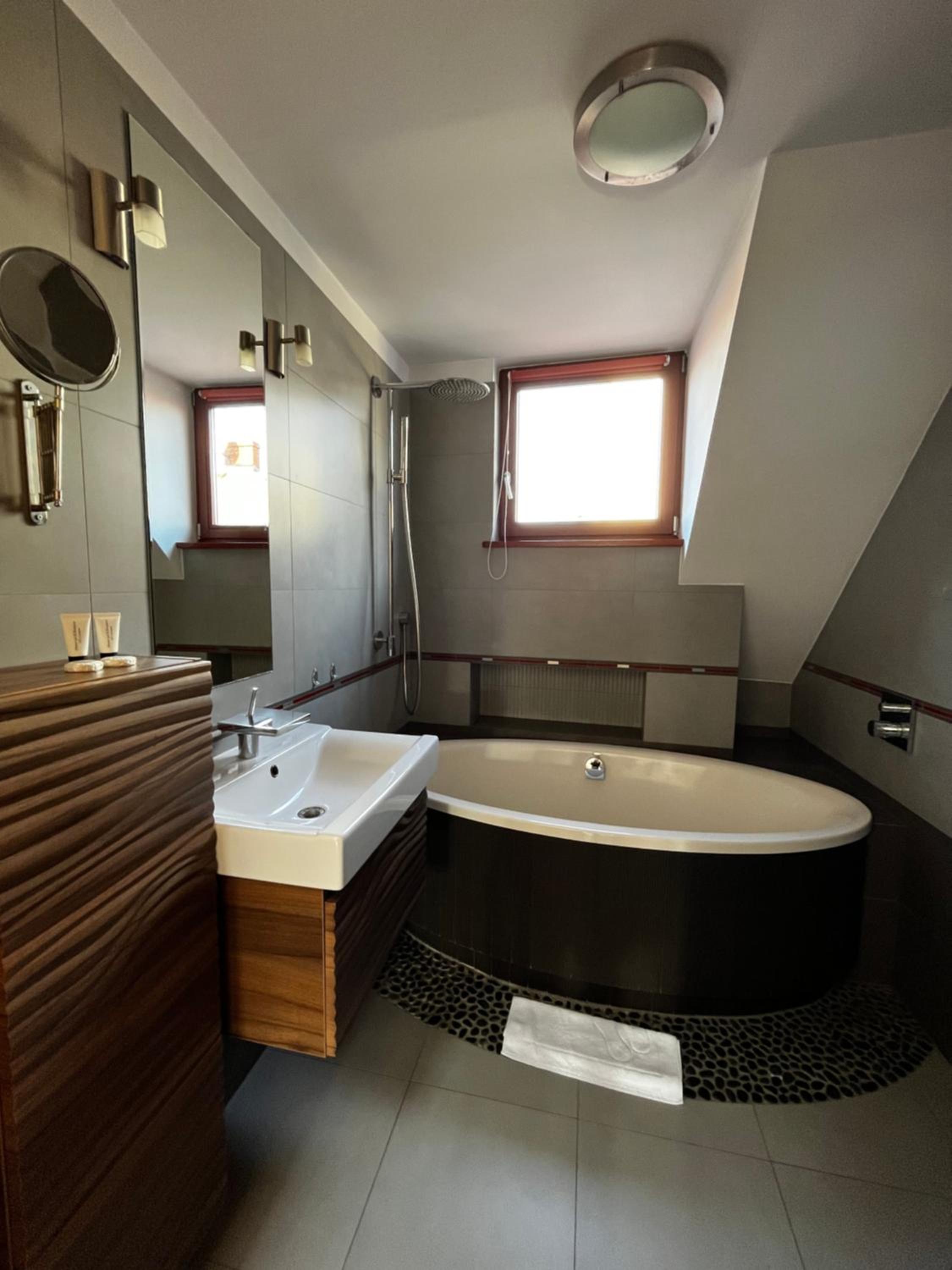 One-Bedroom Apartment - Photo 18