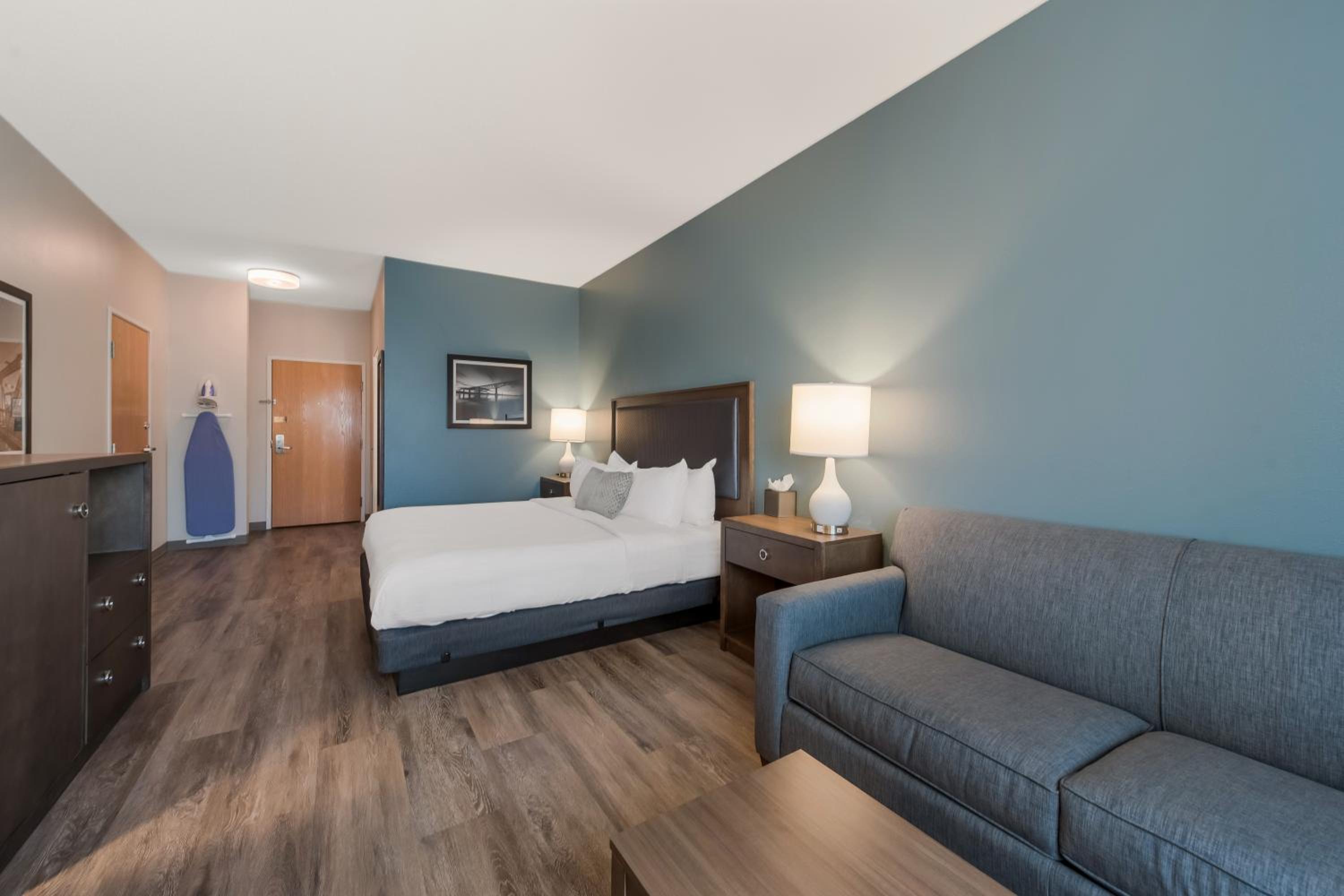 King Room with Sofa Bed