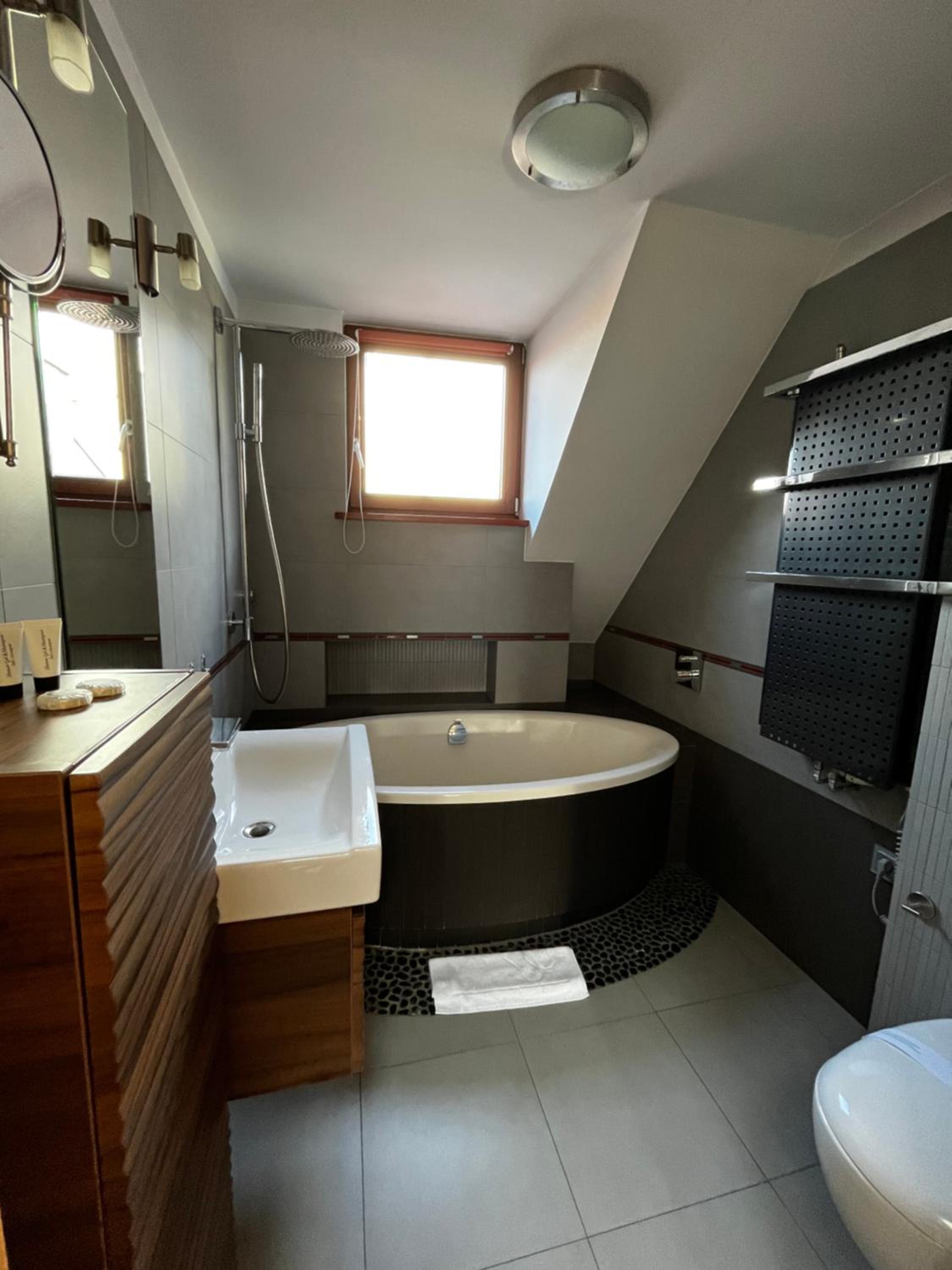 One-Bedroom Apartment - Photo 17