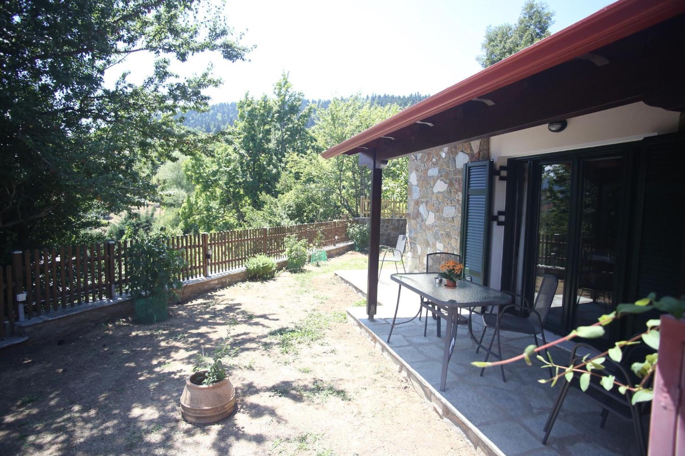 Two-Bedroom House - Photo 2