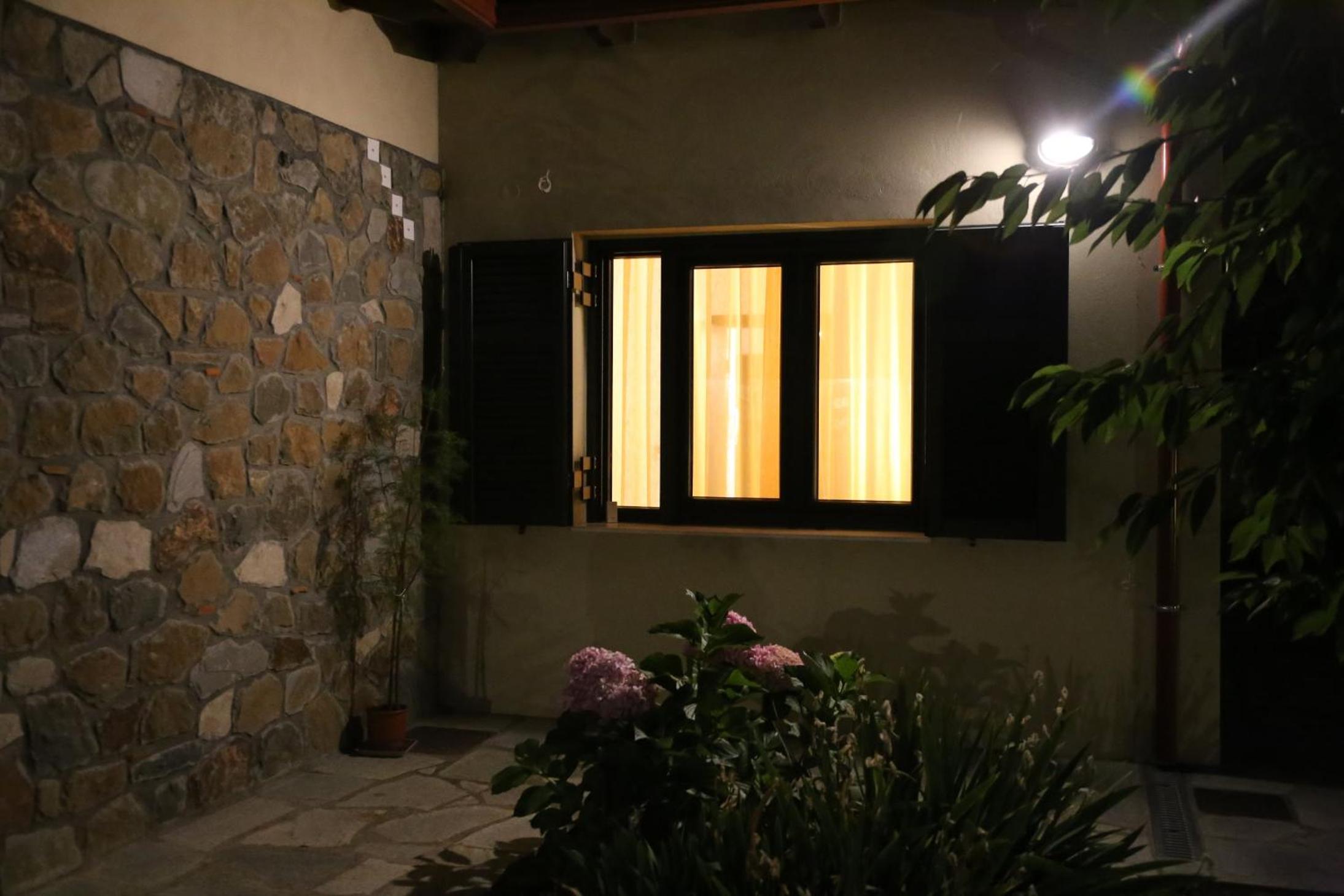 Two-Bedroom House - Photo 3