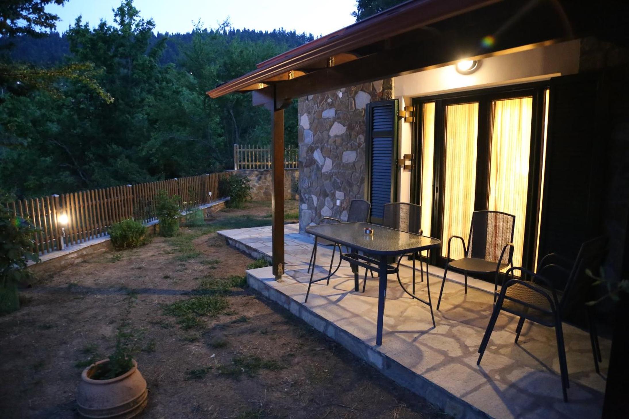 Two-Bedroom House - Photo 8