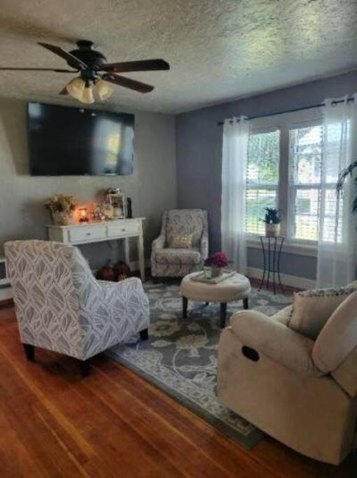 Three-Bedroom House photo 1