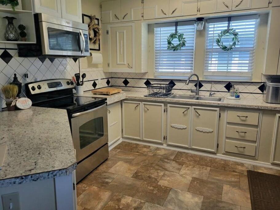 Three-Bedroom House photo 2