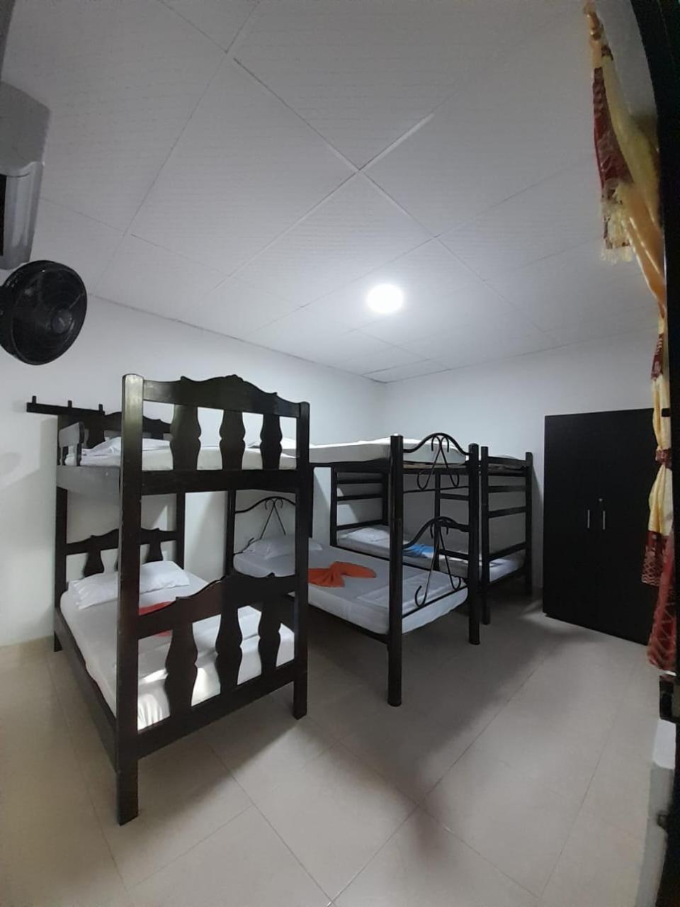 6-Bed Mixed Dormitory Room photo 2