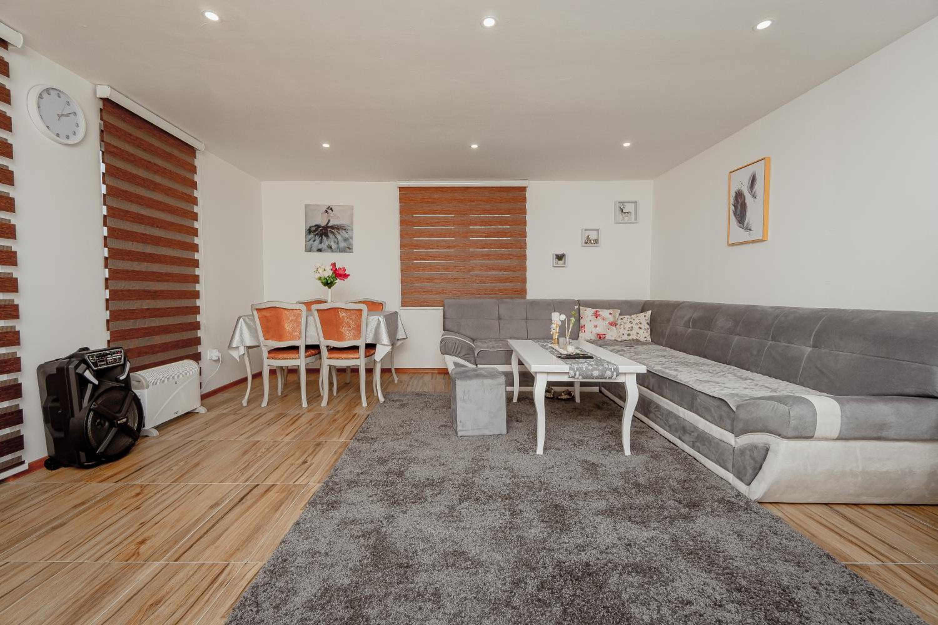 Apartment photo 2