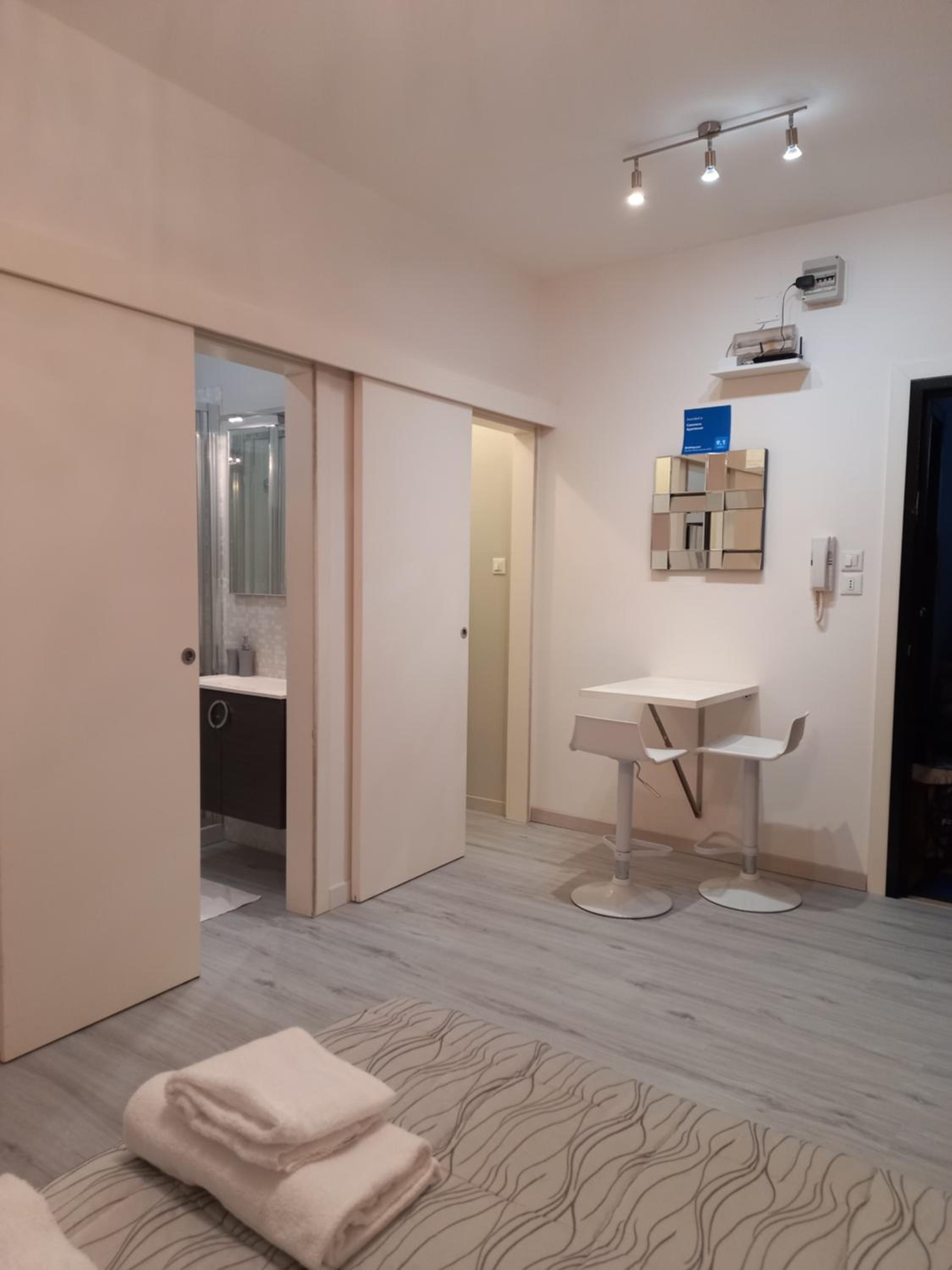 Studio Apartment photo 1