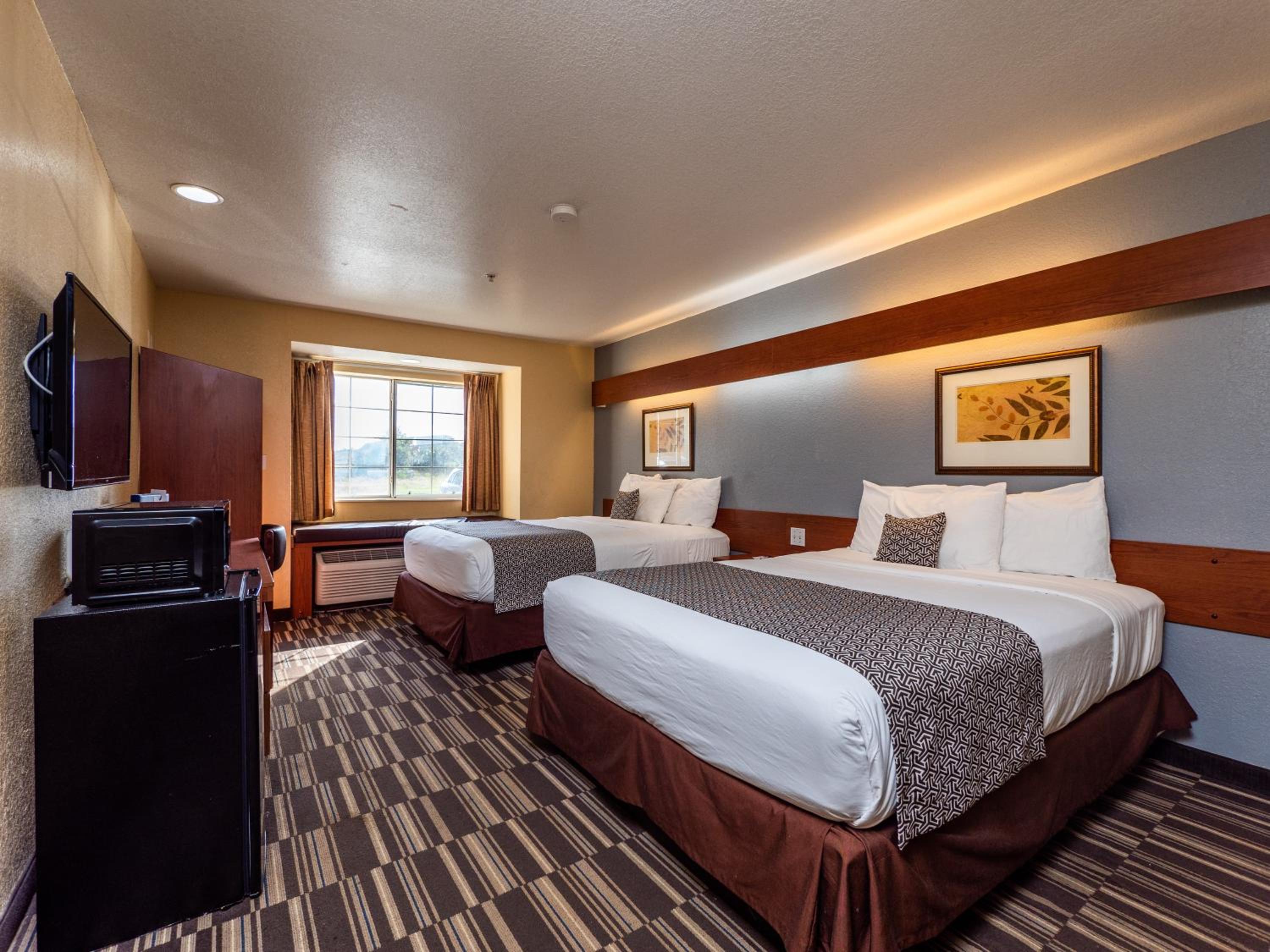 Queen Room with Two Queen Beds and Bath Tub - Hearing Accessible/Non-Smoking - Photo 1