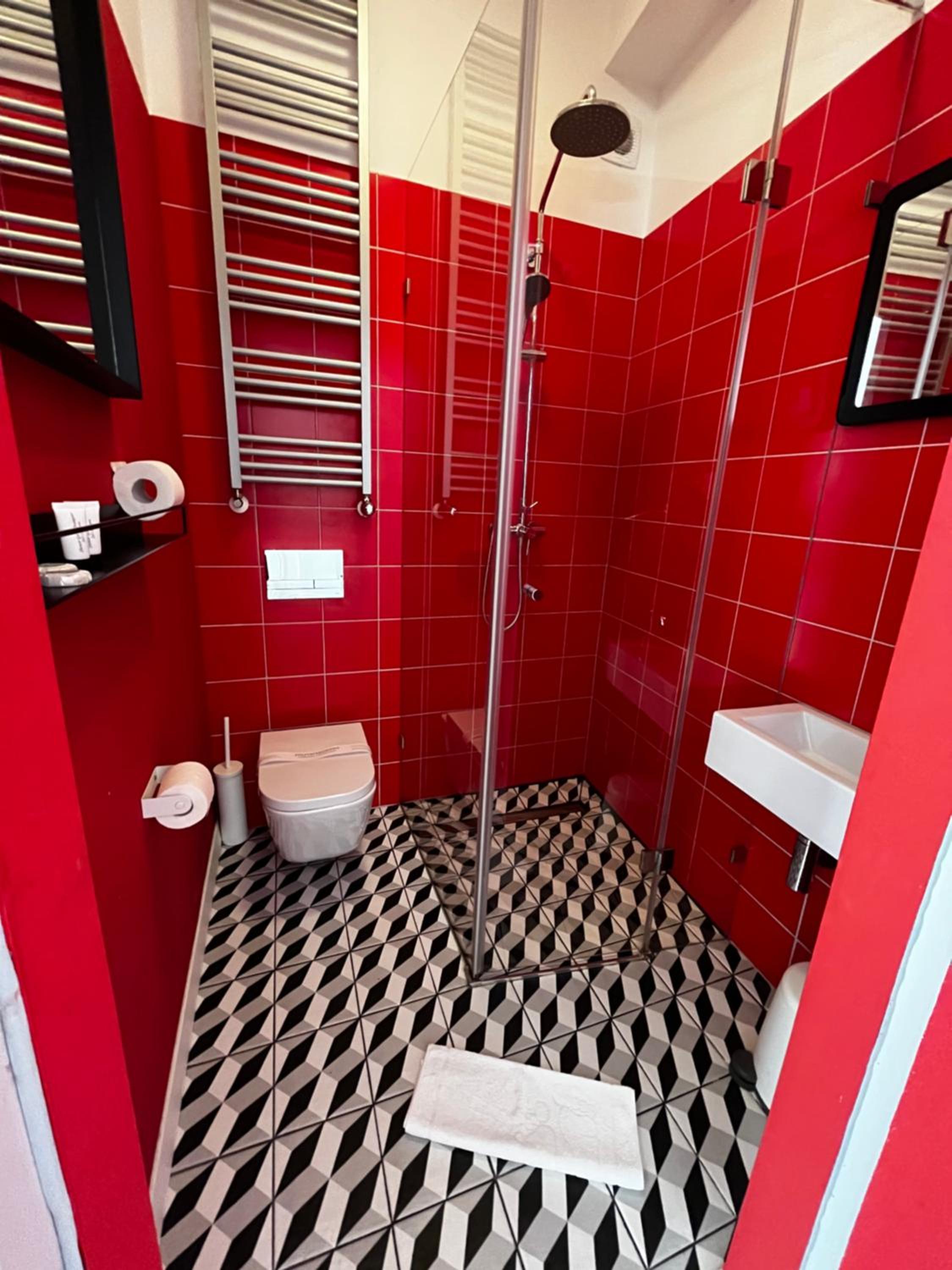 Deluxe Double Room with Shower - Photo 14