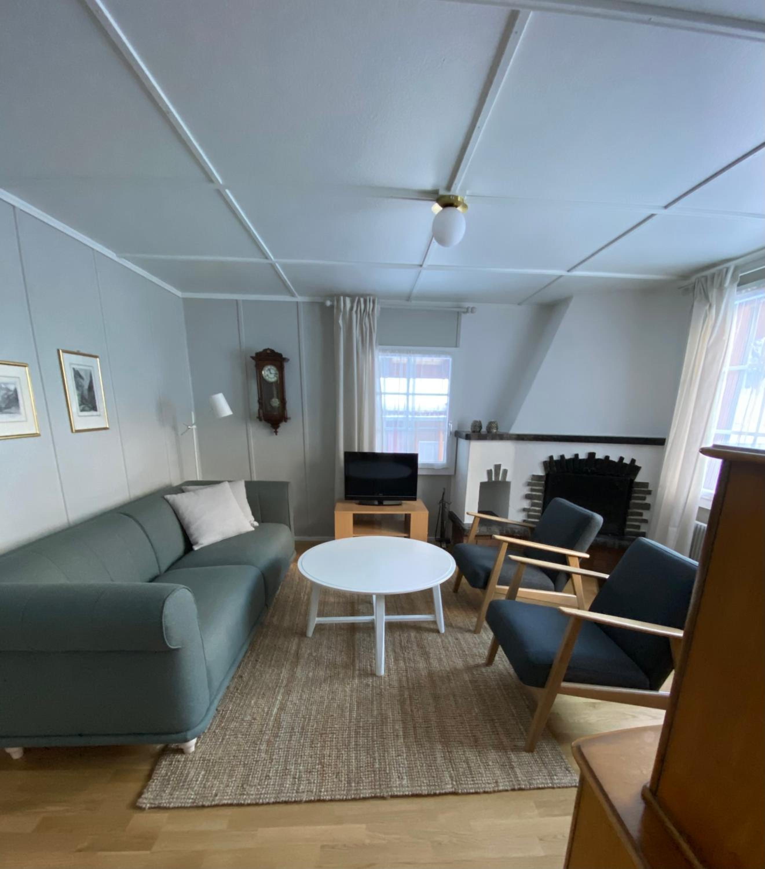 Three-Bedroom Apartment photo 2
