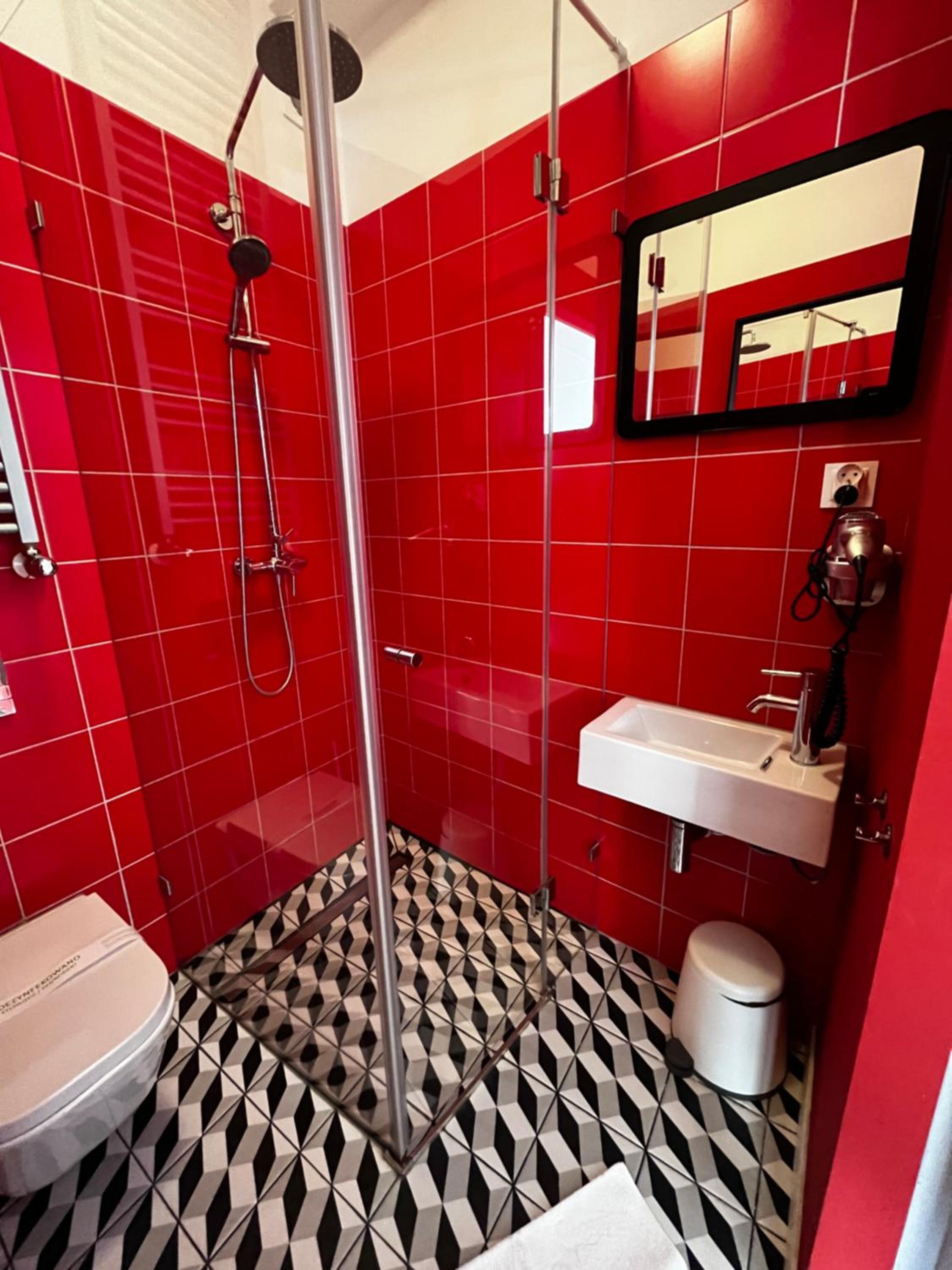 Deluxe Double Room with Shower - Photo 15