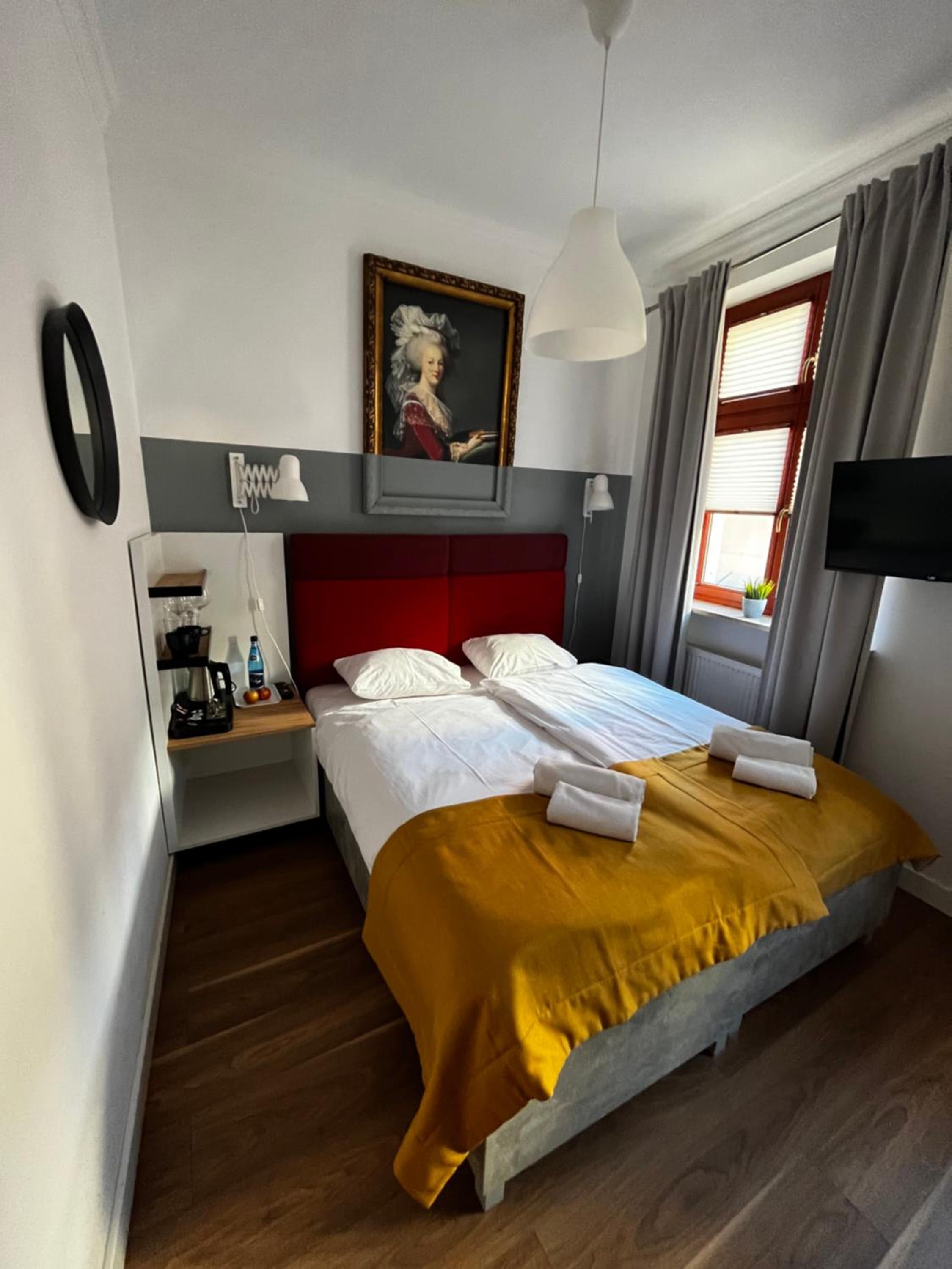 Standard Double Room - Photo 8