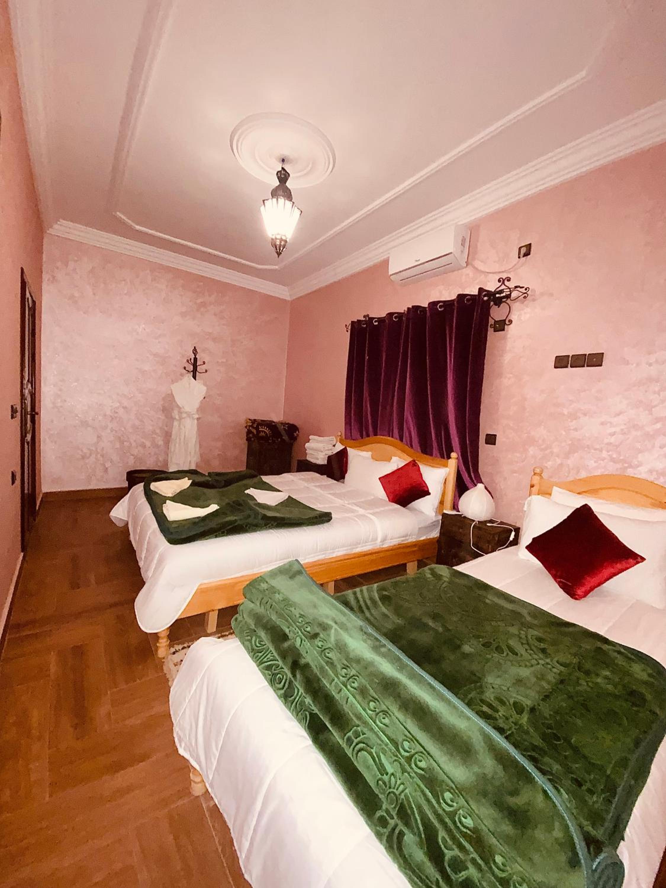 Double or Twin Room with Mountain View - Photo 2