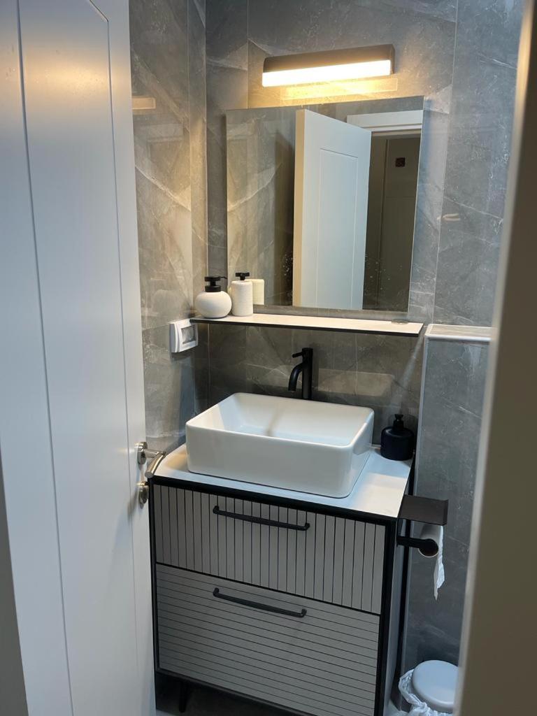 One-Bedroom Apartment - Photo 6