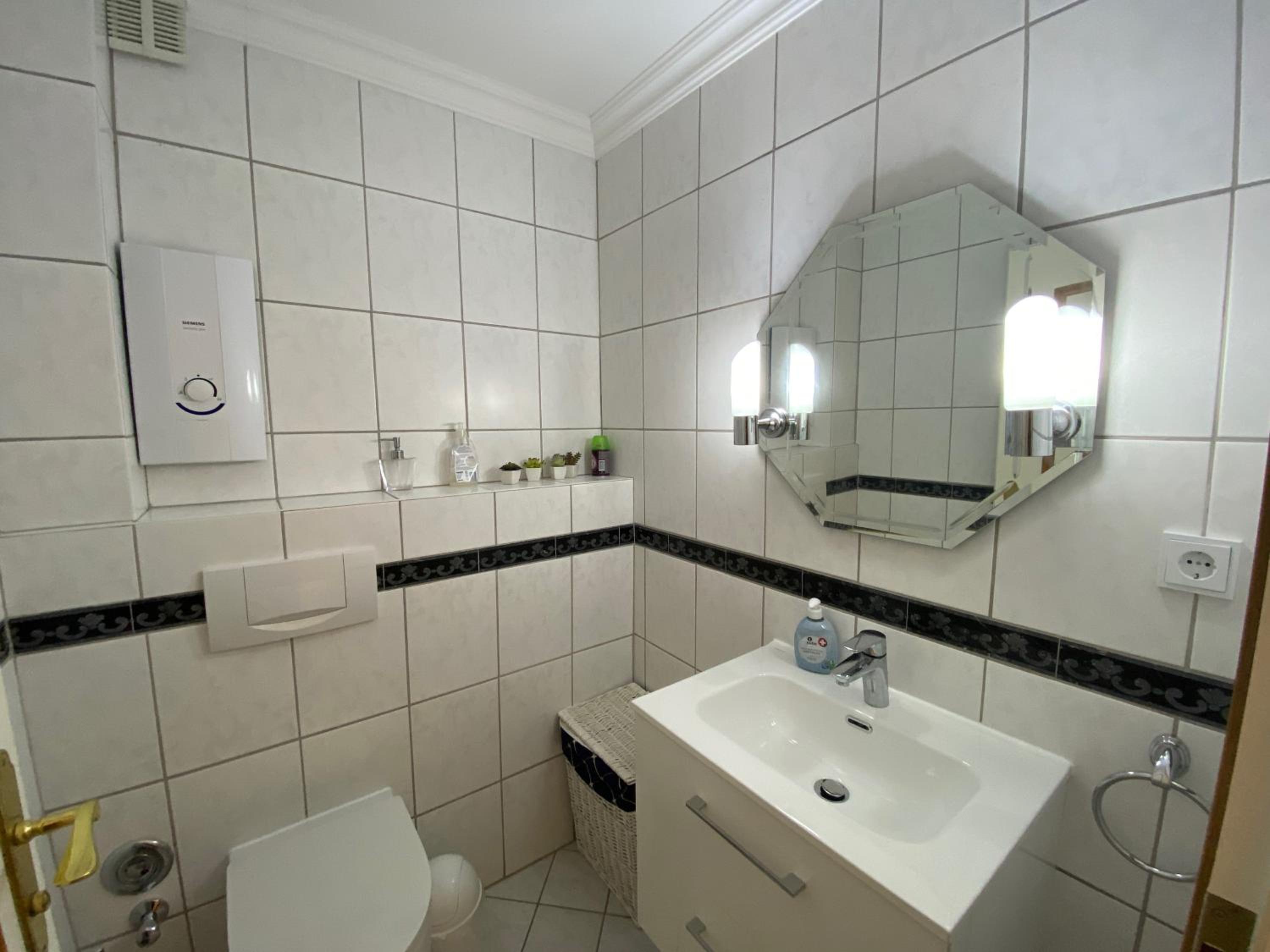 One-Bedroom Apartment - Photo 21
