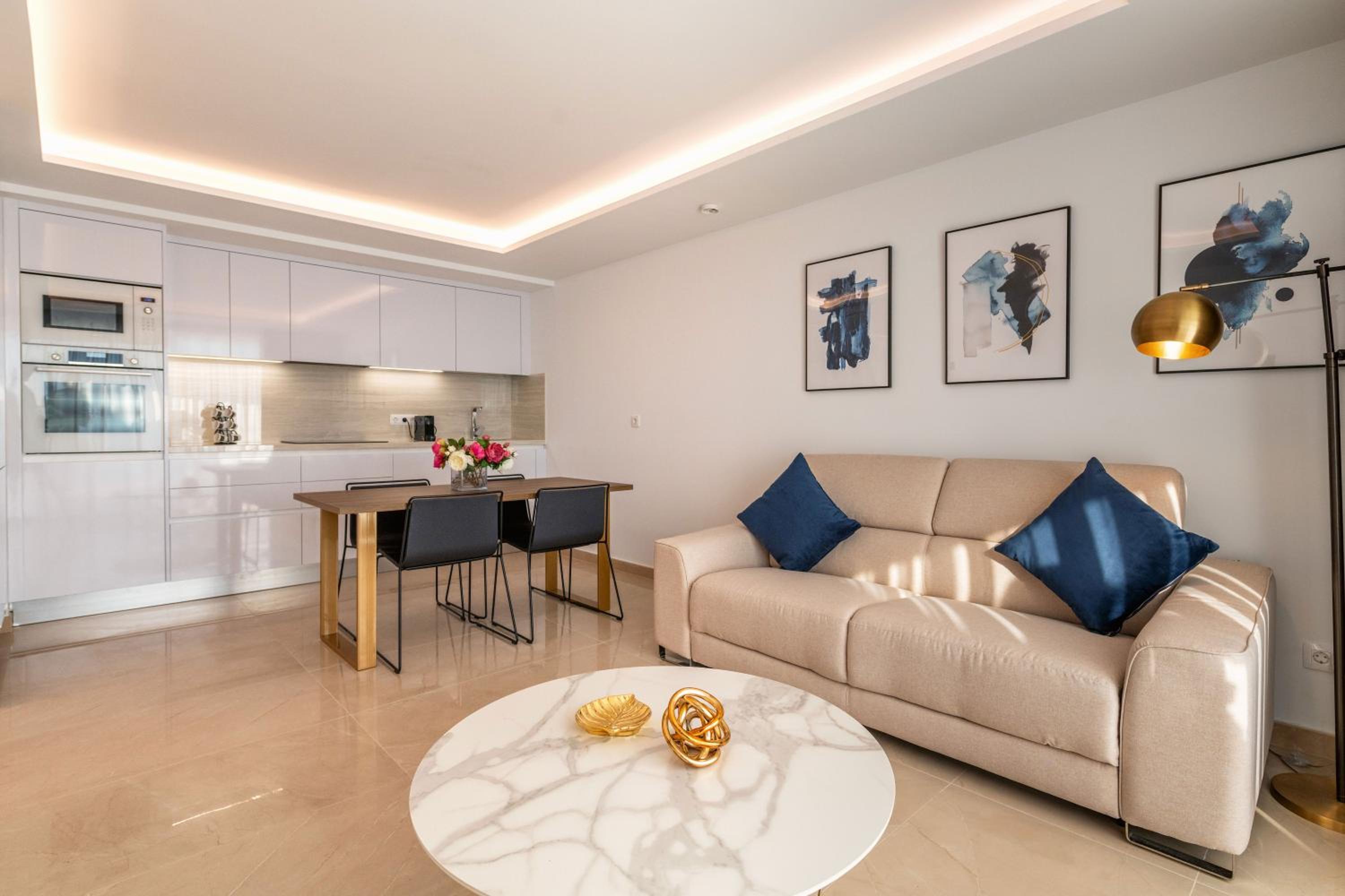 Appartamento con Vista Mare e Piscina Privata Riscaldata