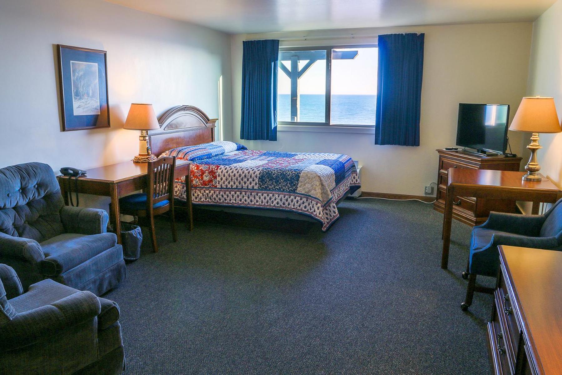 Queen Room with Lake View photo 1