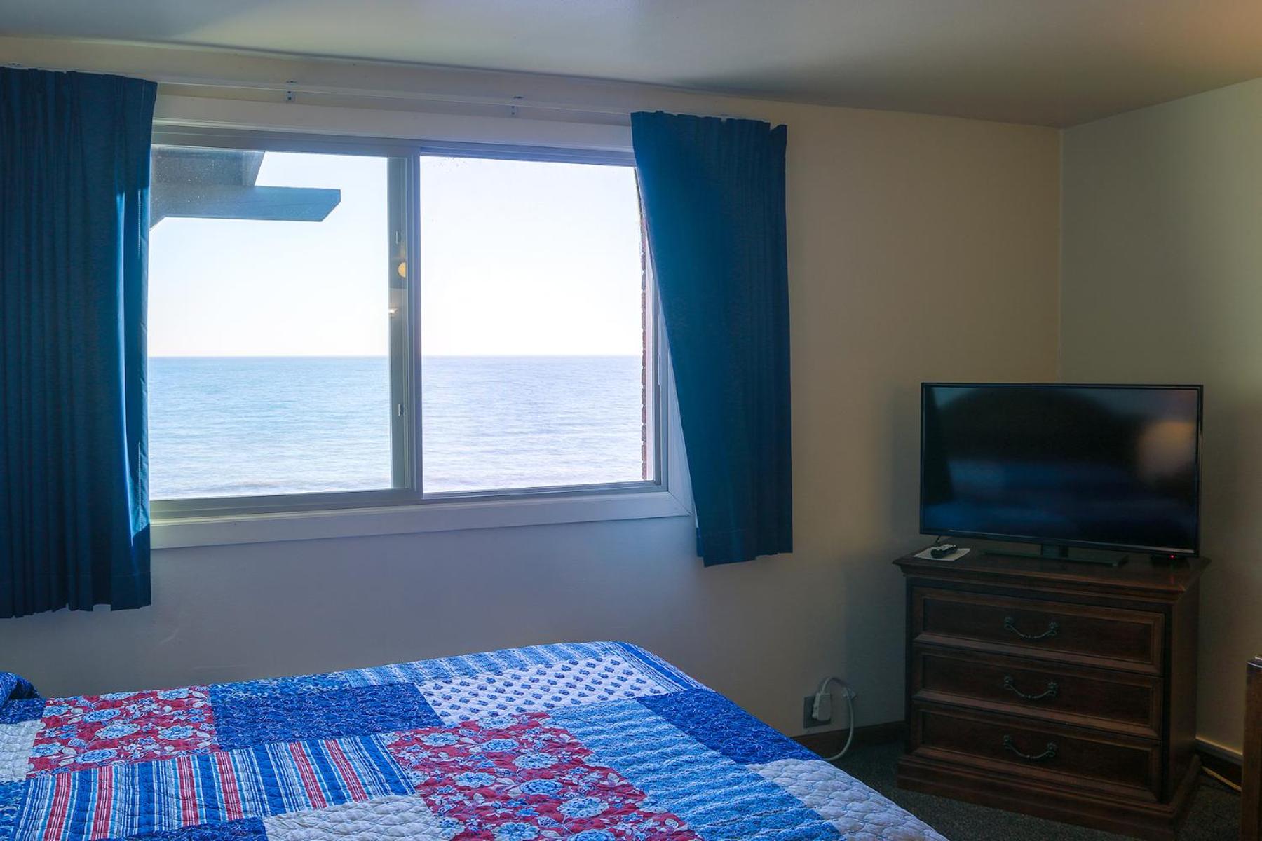 Queen Room with Lake View photo 3