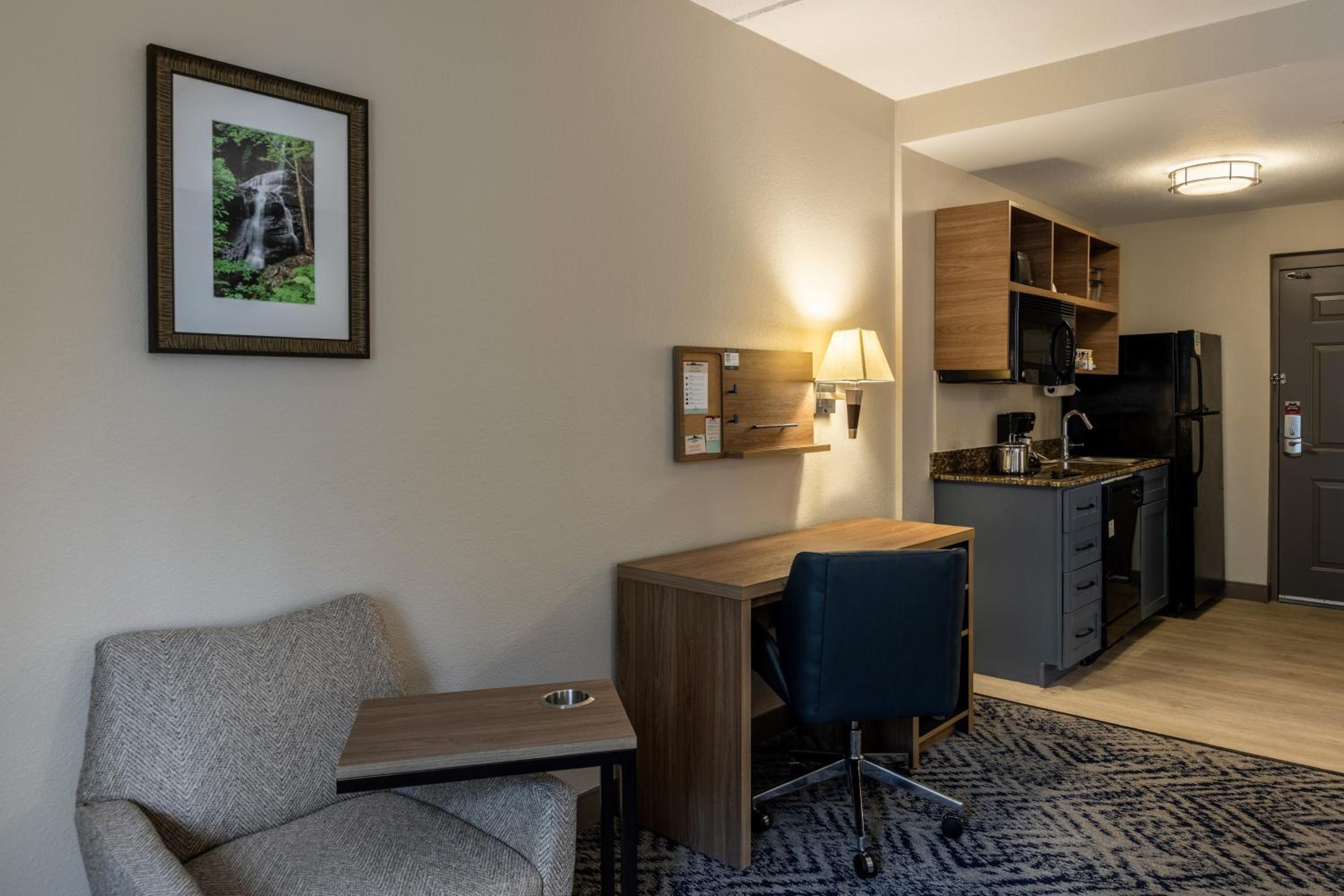 Studio Queen Suite - Photo 1