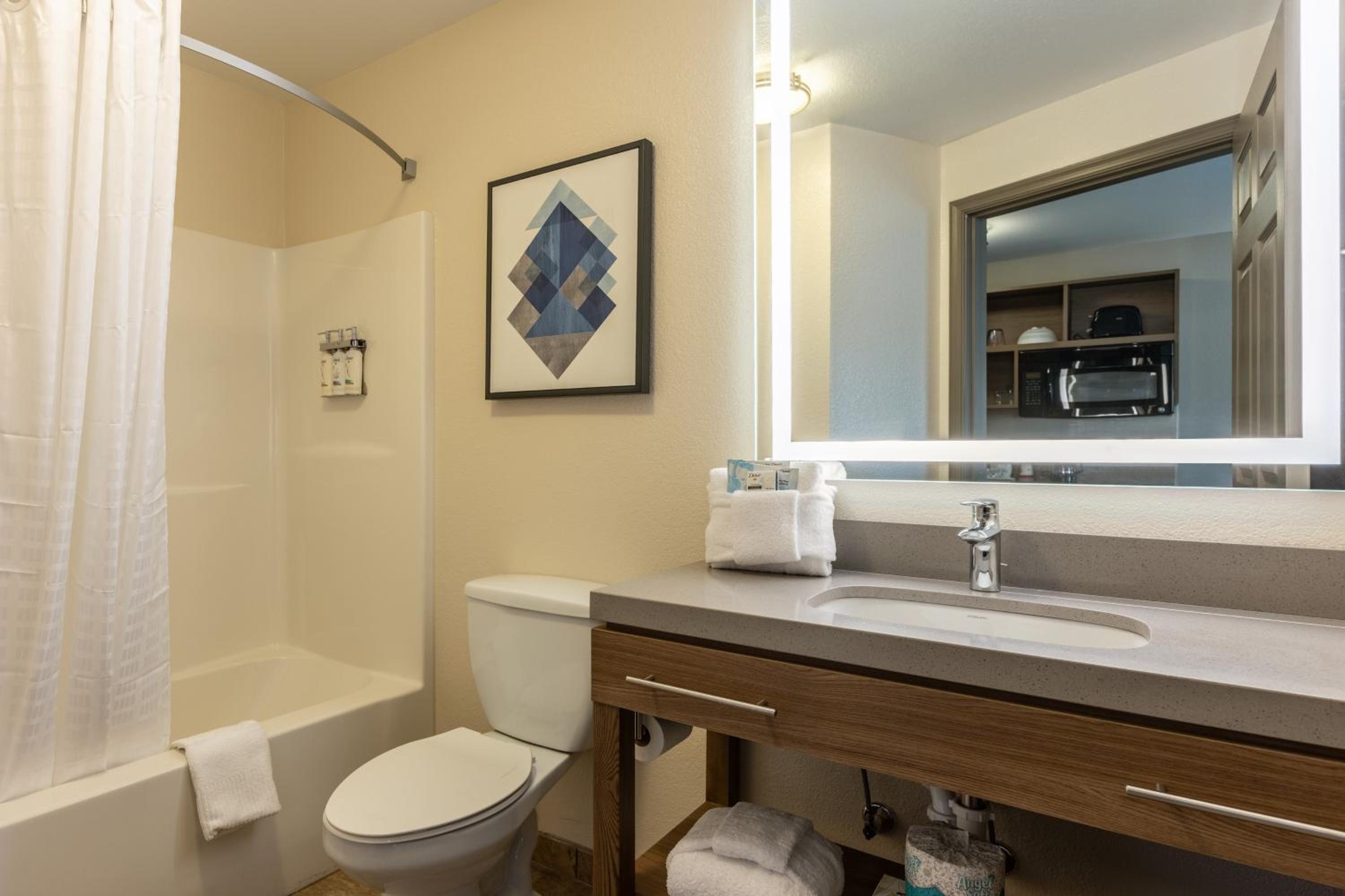 Studio Queen Suite - Photo 5