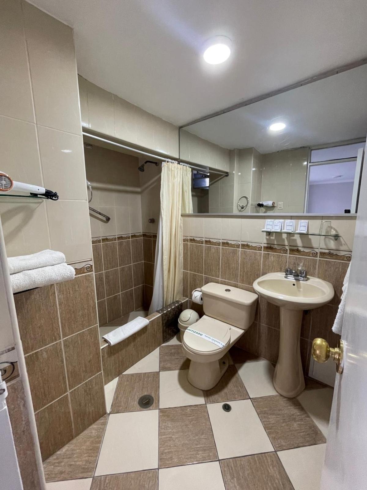 Family Room with Bathroom photo 2