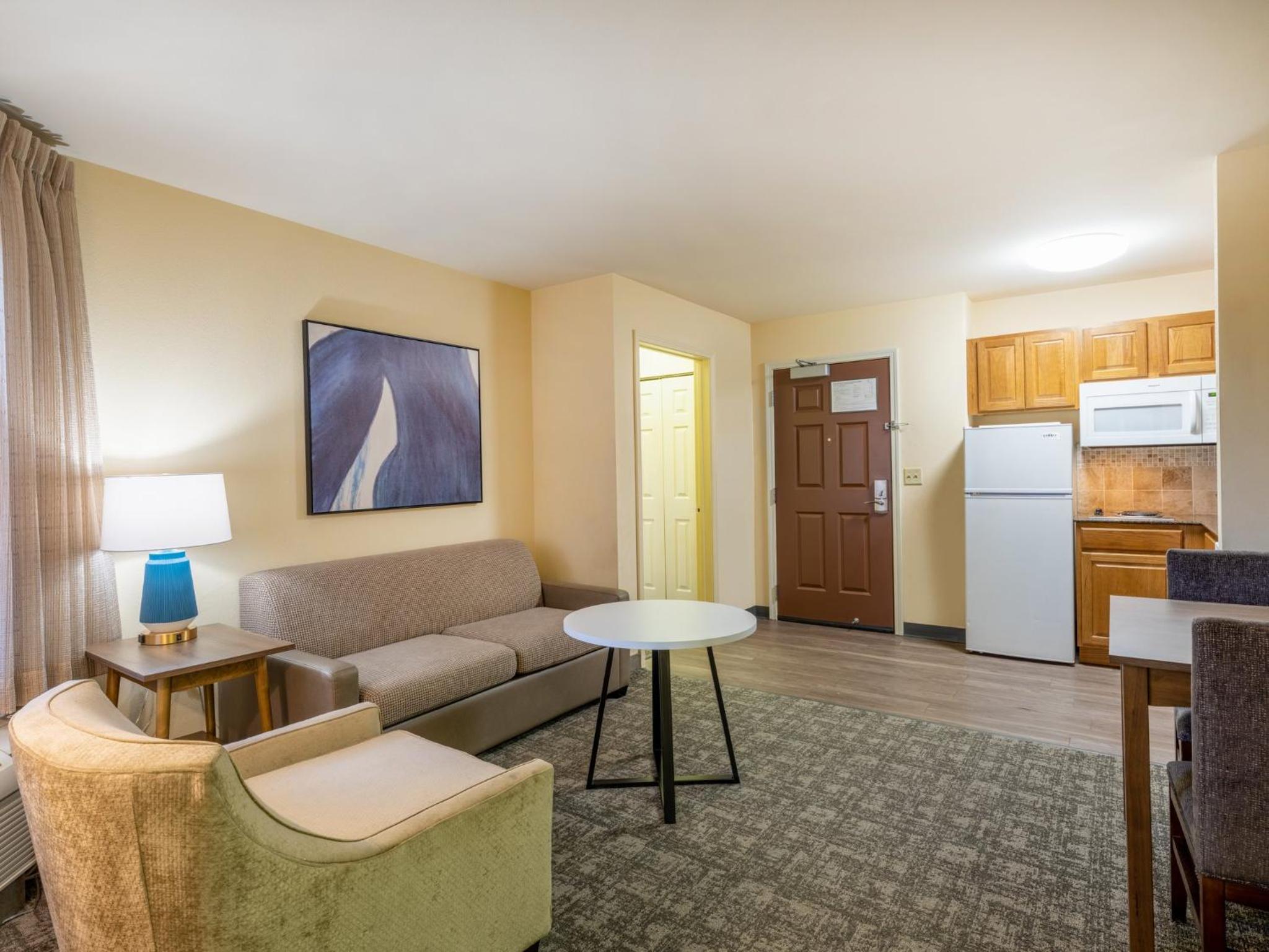 Two-Bedroom Suite with Oner King Bed and One Queen Bed