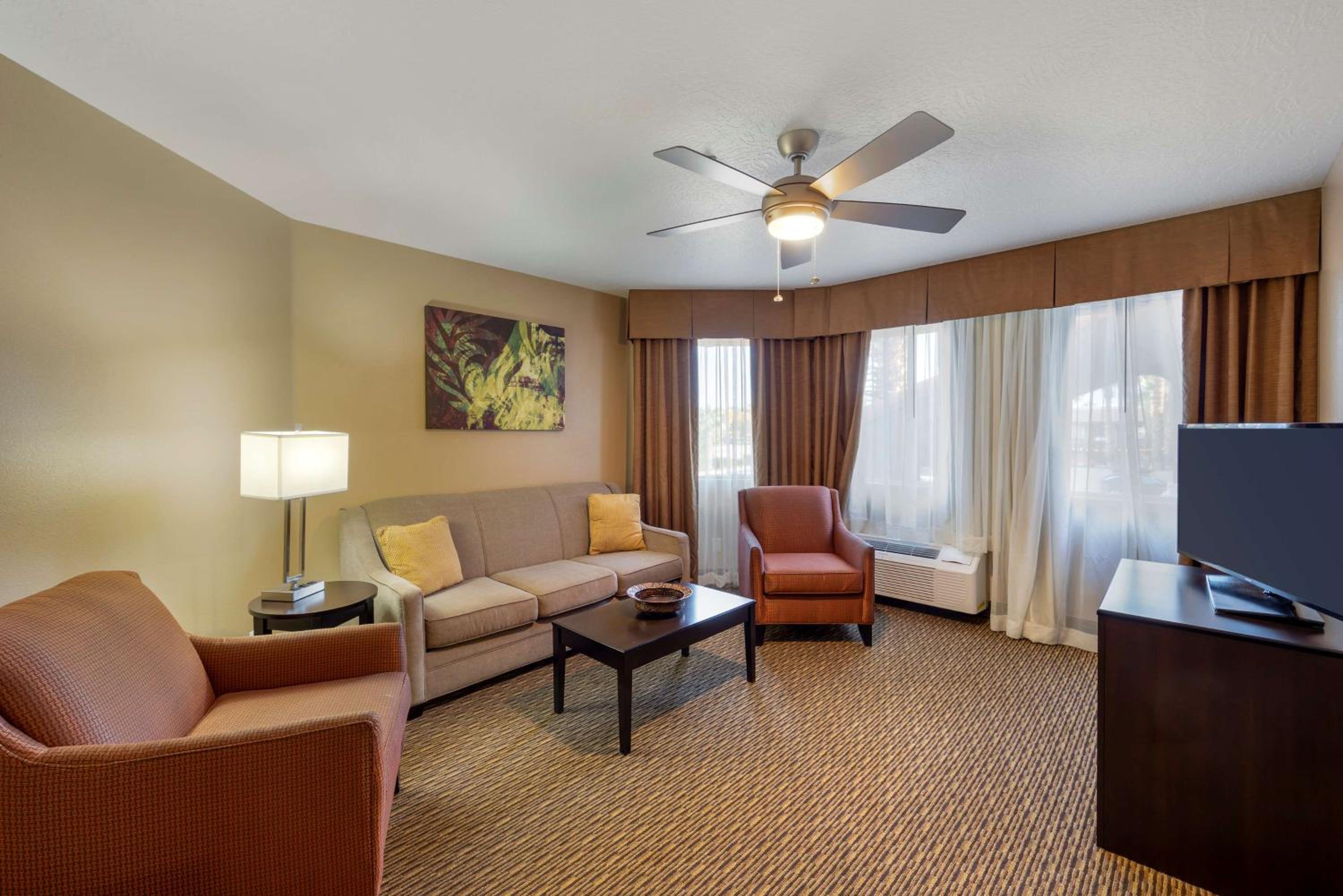King Suite - Non-Smoking photo 1