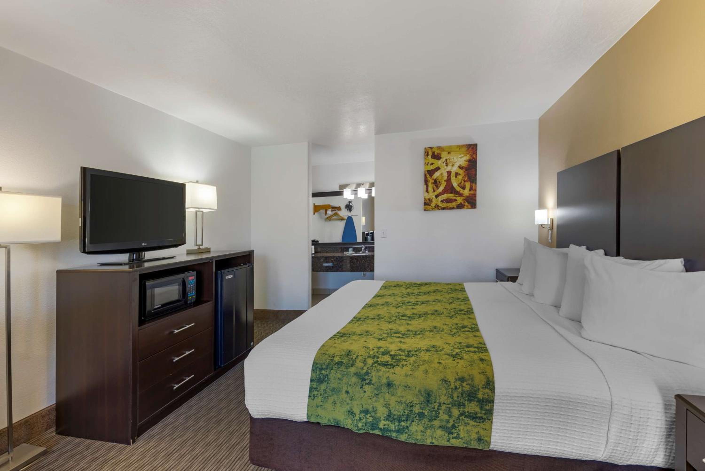 King Room - Non-Smoking photo 3