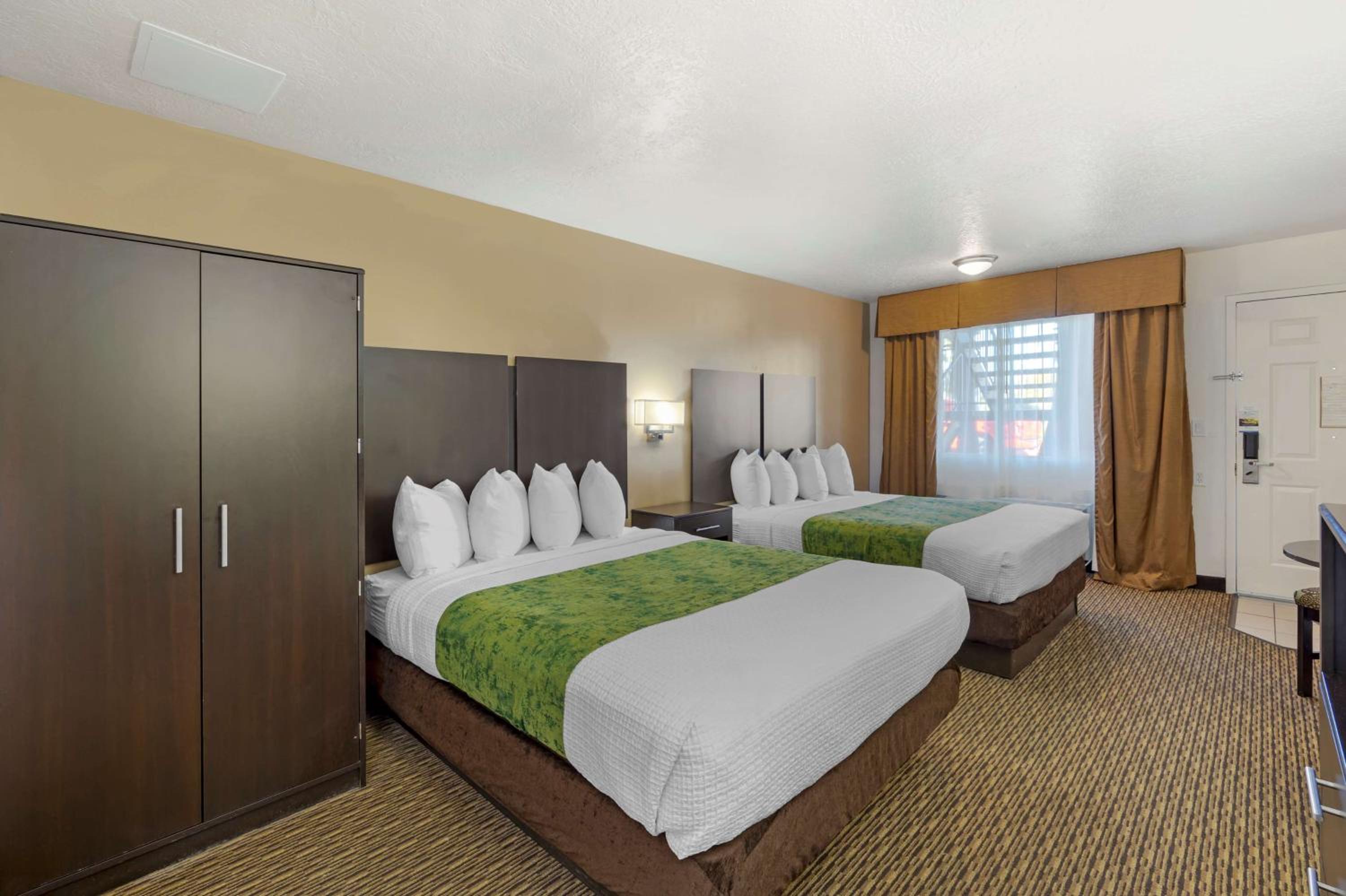 Queen Room with Two Queen Beds and Roll-In Shower - Disability Access/Non-Smoking photo 1