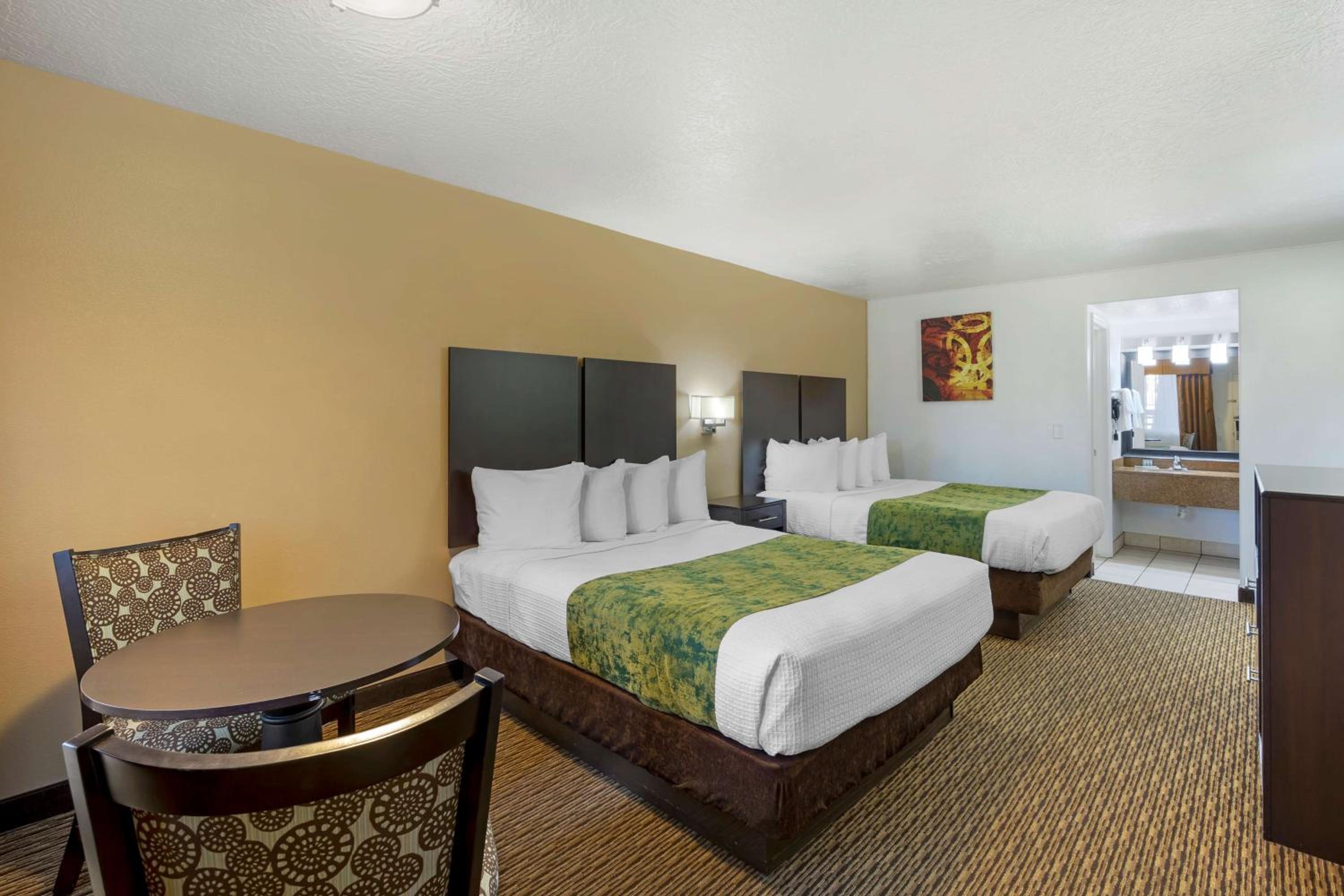 Queen Room With Two Queen Beds And Roll-In Shower- Disability Access/Non-Smoking photo 2
