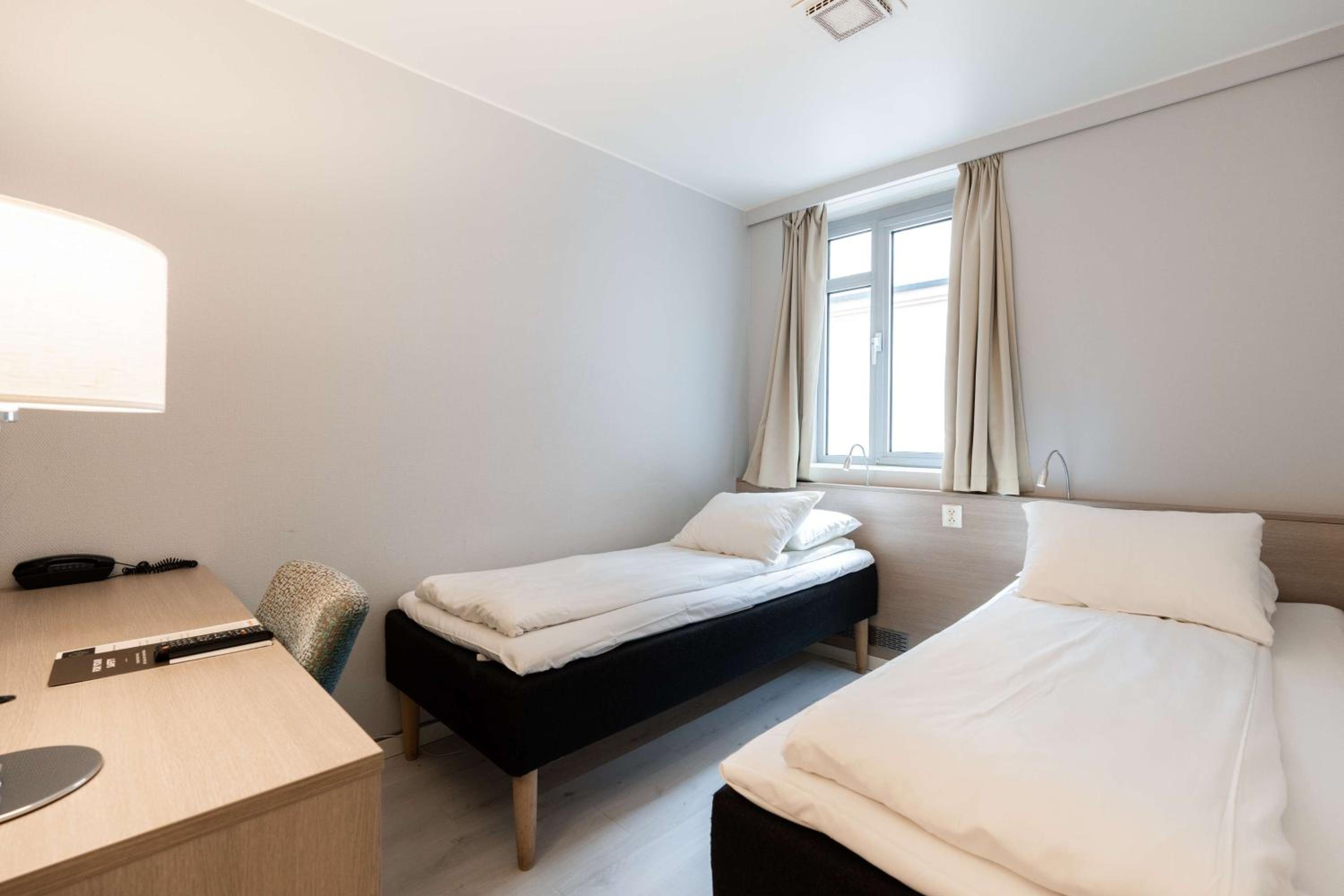 Standard Twin Room photo 2