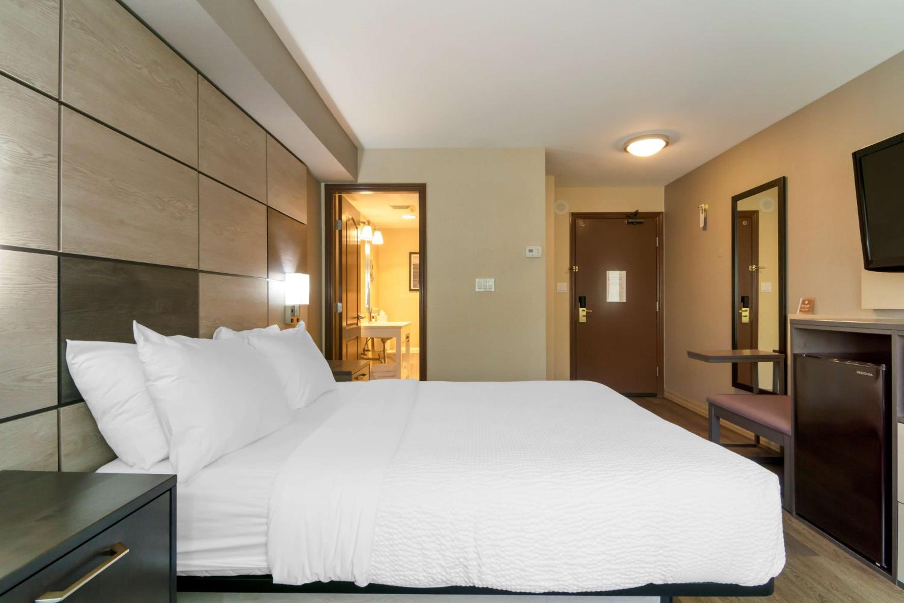 King Room with Kitchenette - Non-Smoking - Photo 1