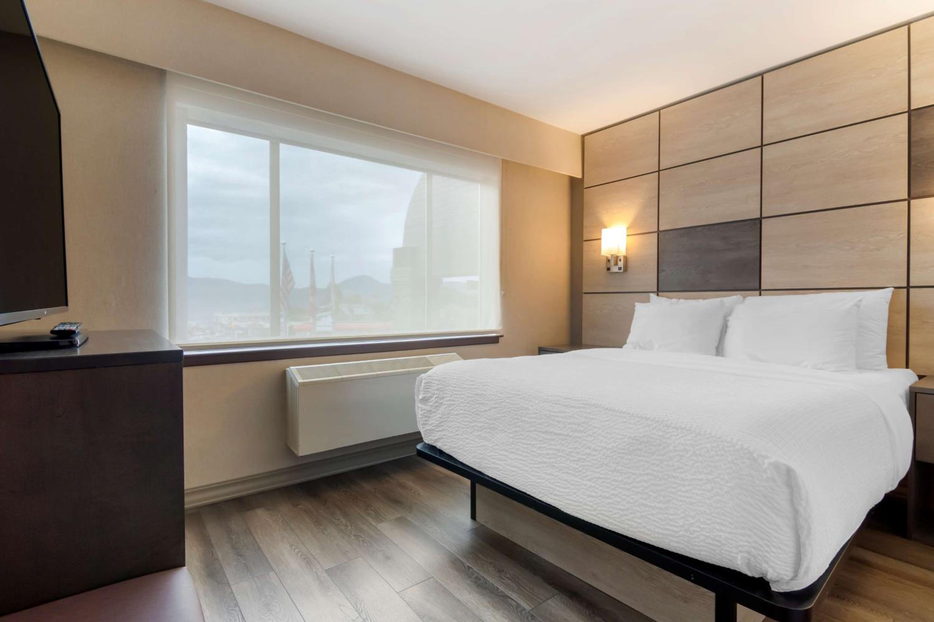 King Room with Kitchenette - Non-Smoking - Photo 2